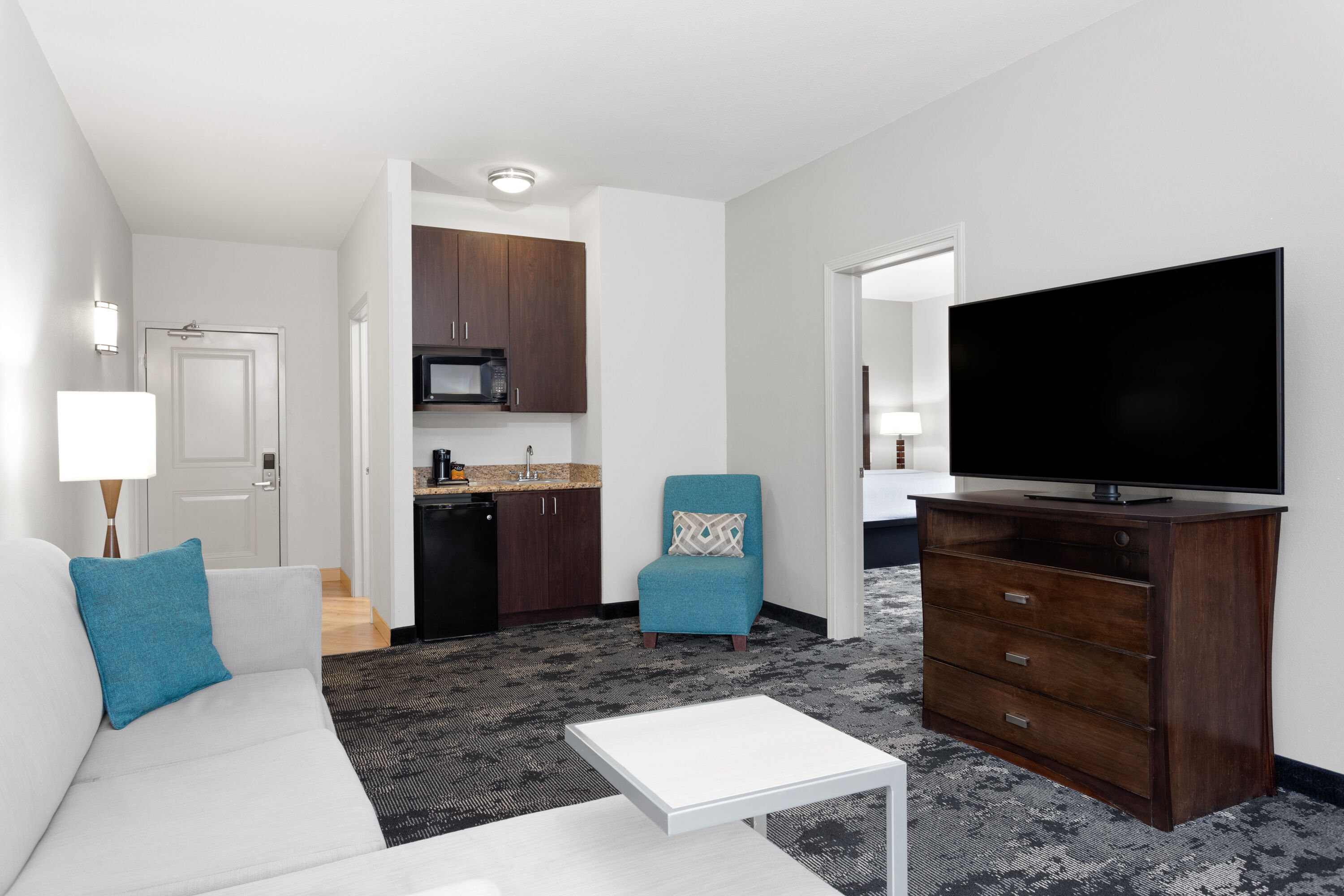 La Quinta Inn & Suites by Wyndham Columbus - Edinburgh suite in Columbus, Indiana