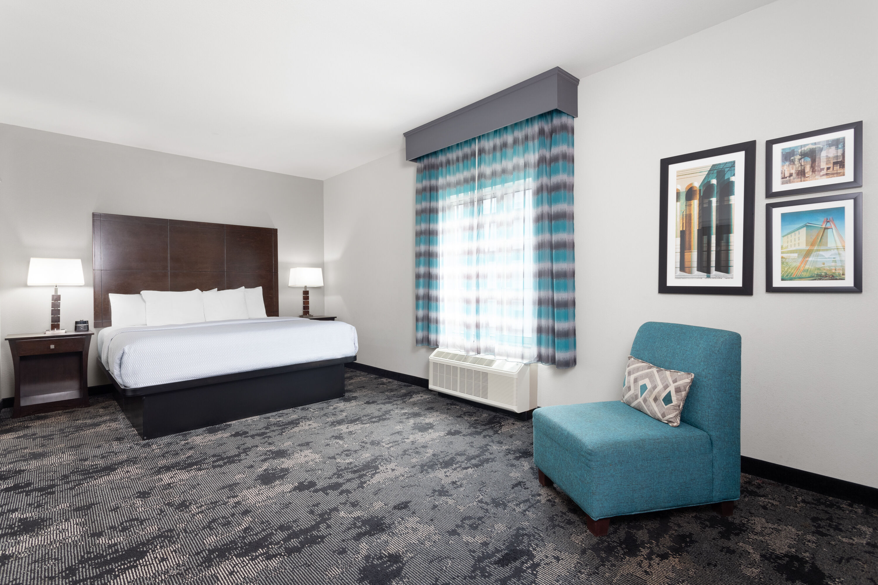 La Quinta Inn & Suites by Wyndham Columbus - Edinburgh suite in Columbus, Indiana