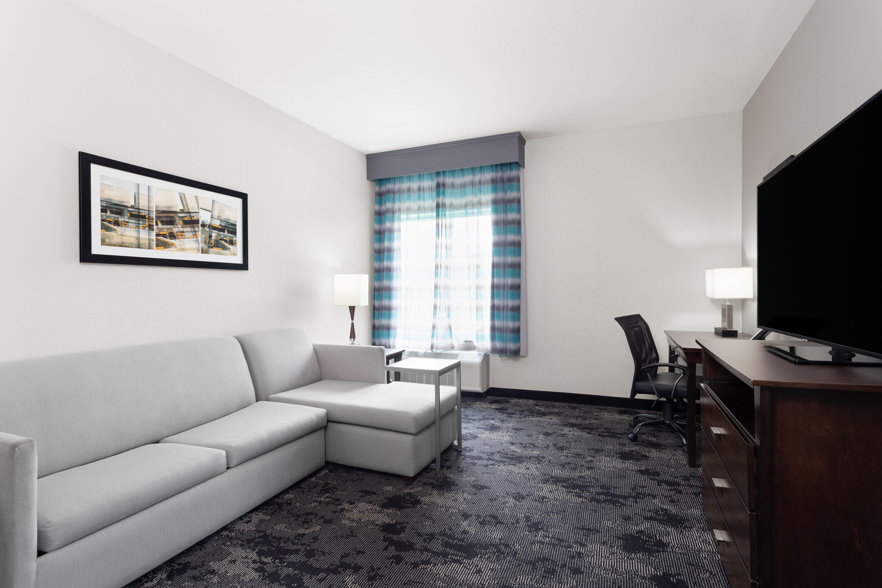 La Quinta Inn & Suites by Wyndham Columbus - Edinburgh suite in Columbus, Indiana