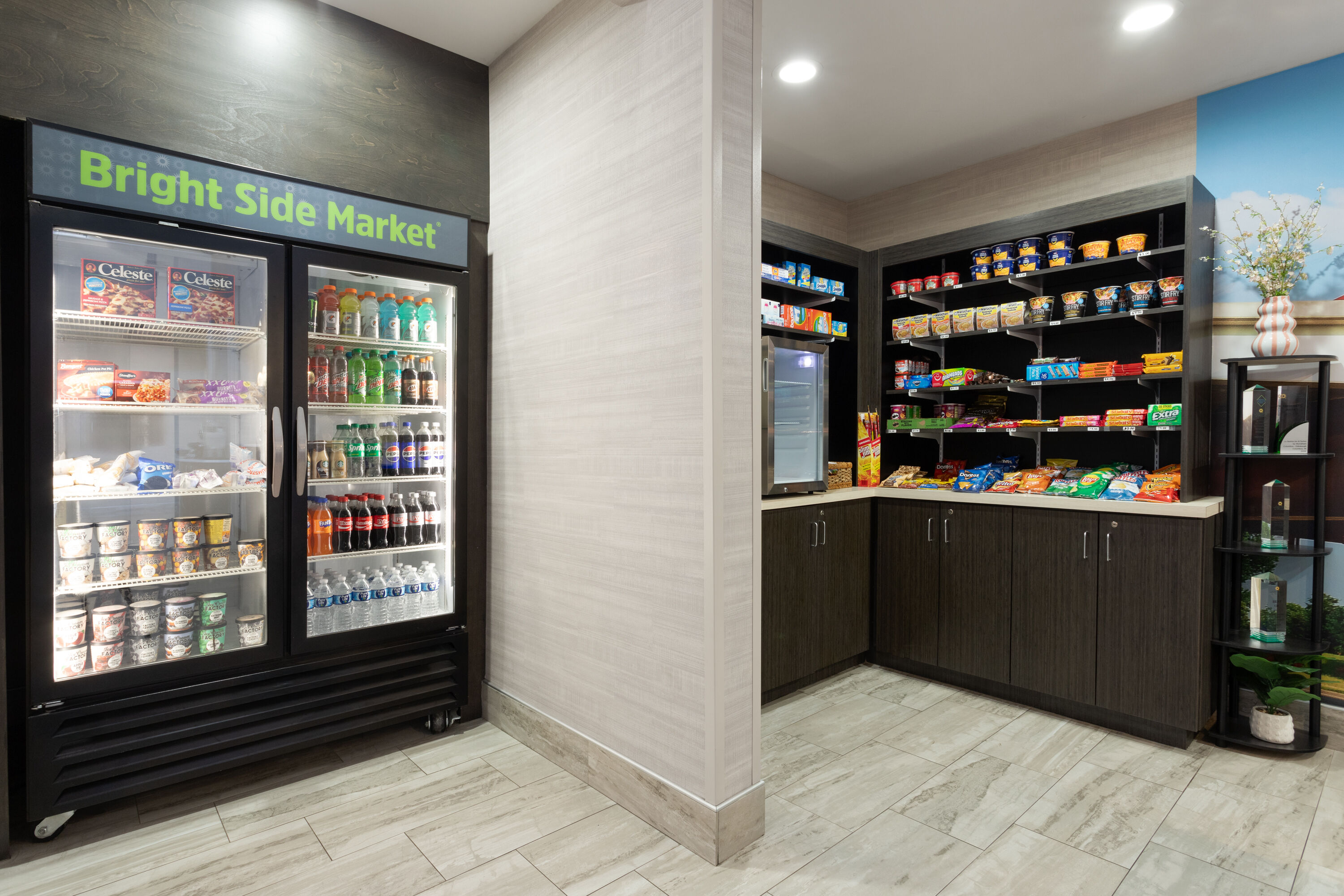 Mart at La Quinta Inn & Suites by Wyndham Columbus - Edinburgh in Columbus, Indiana