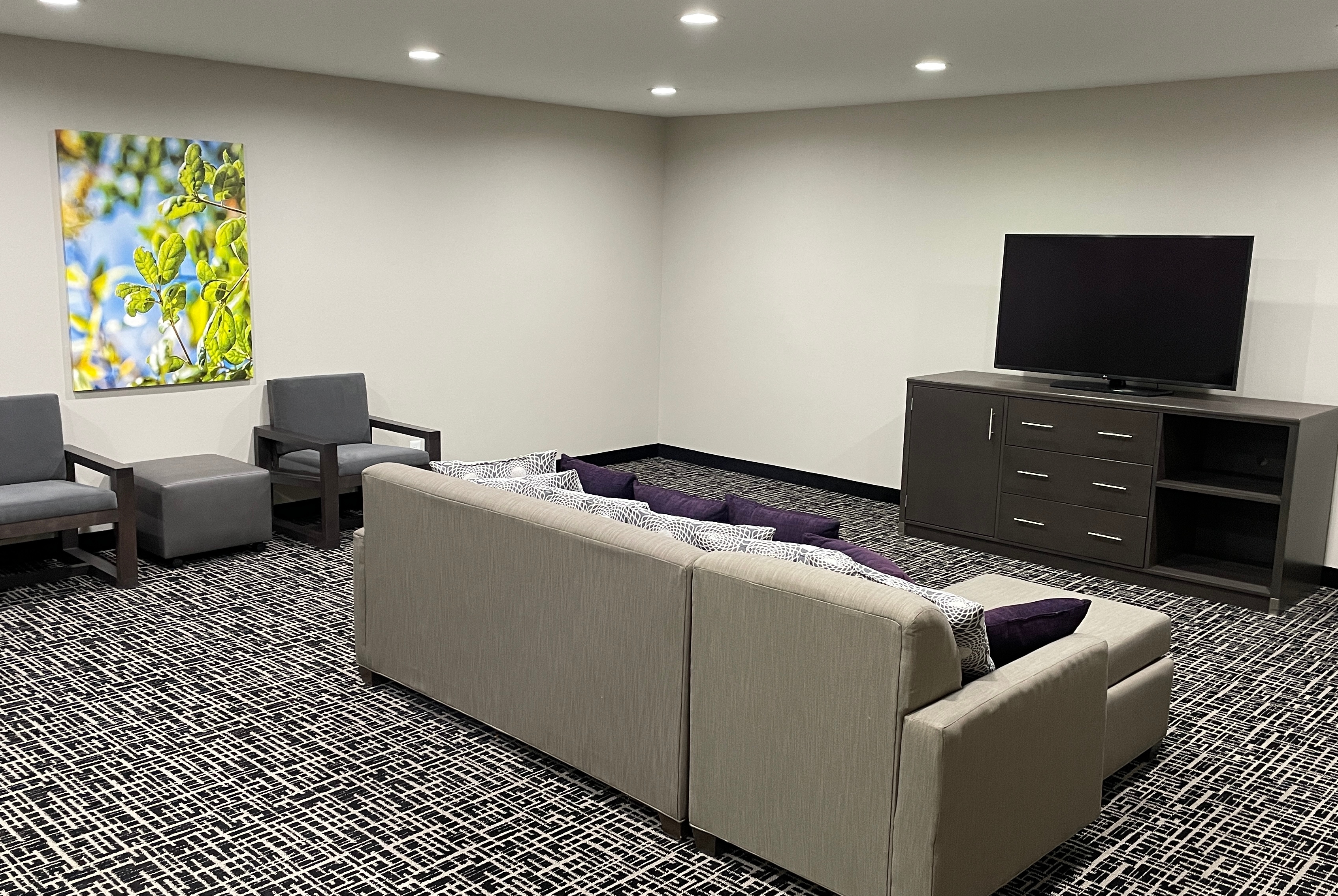 Guest room at the La Quinta Inn & Suites by Wyndham Indianapolis Downtown in Indianapolis, Indiana