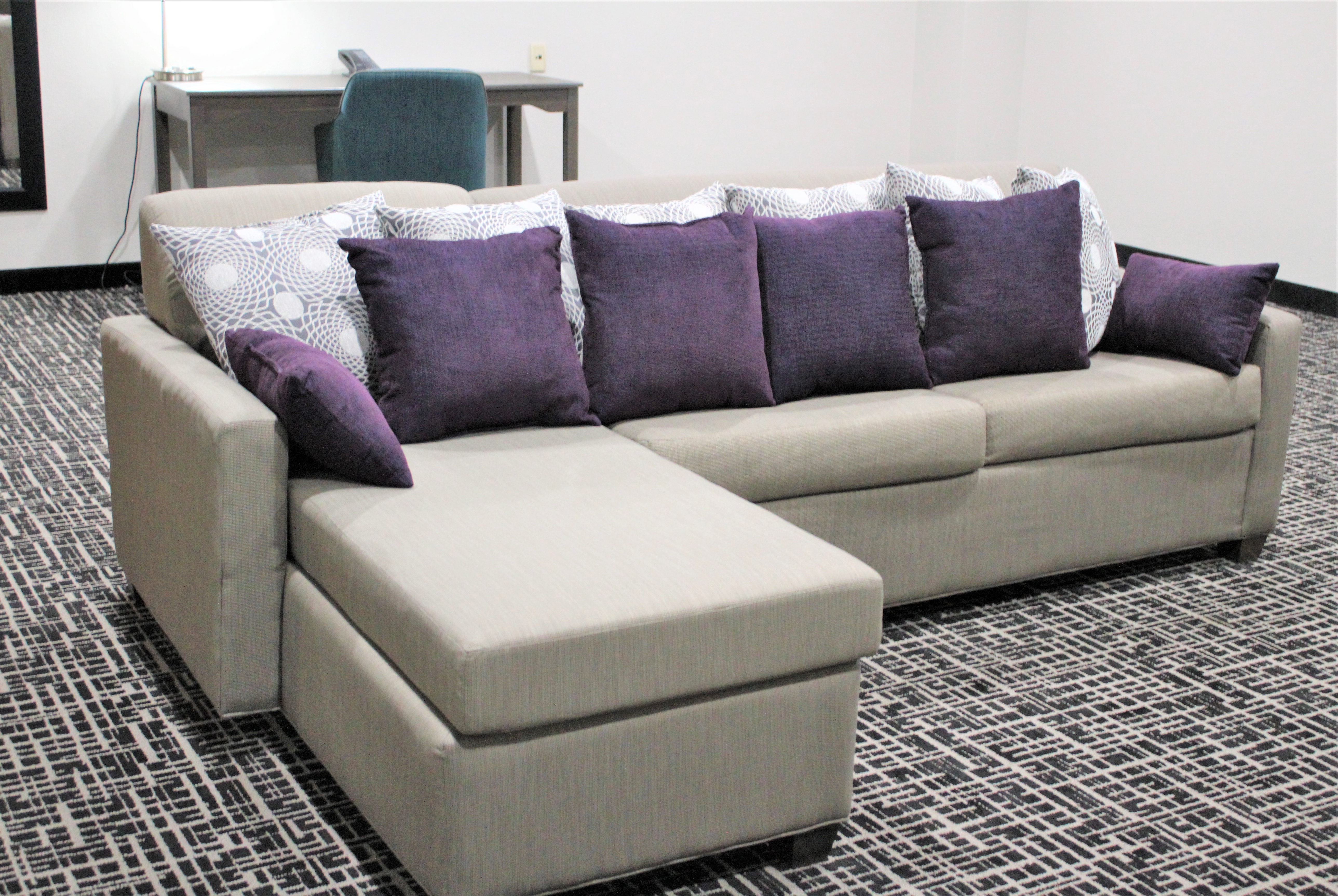 La Quinta Inn & Suites by Wyndham Indianapolis Downtown suite in Indianapolis, Indiana