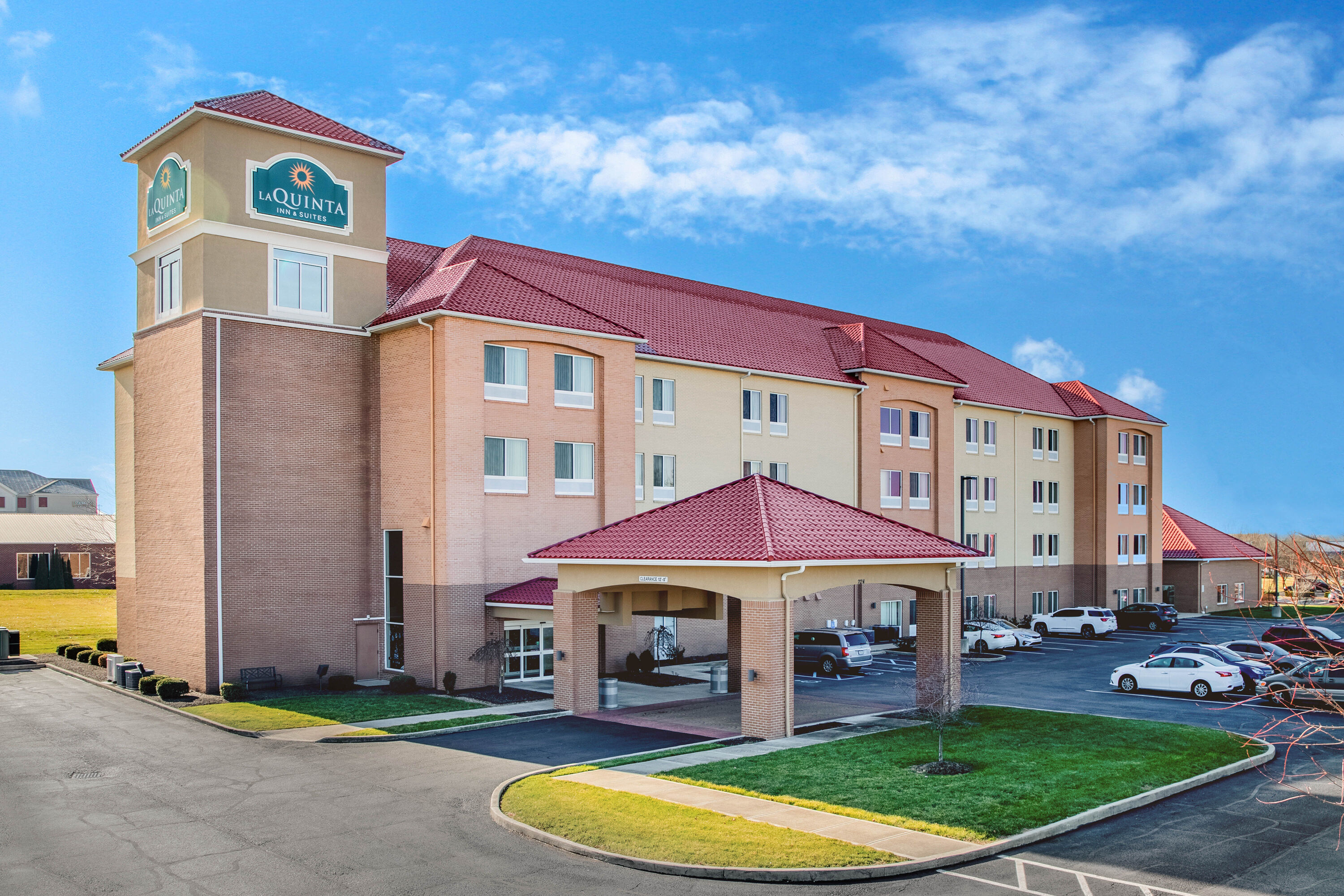 Exterior Day Image of La Quinta by Wyndham Indianapolis Airport Plainfield hotel in Plainfield, Indiana