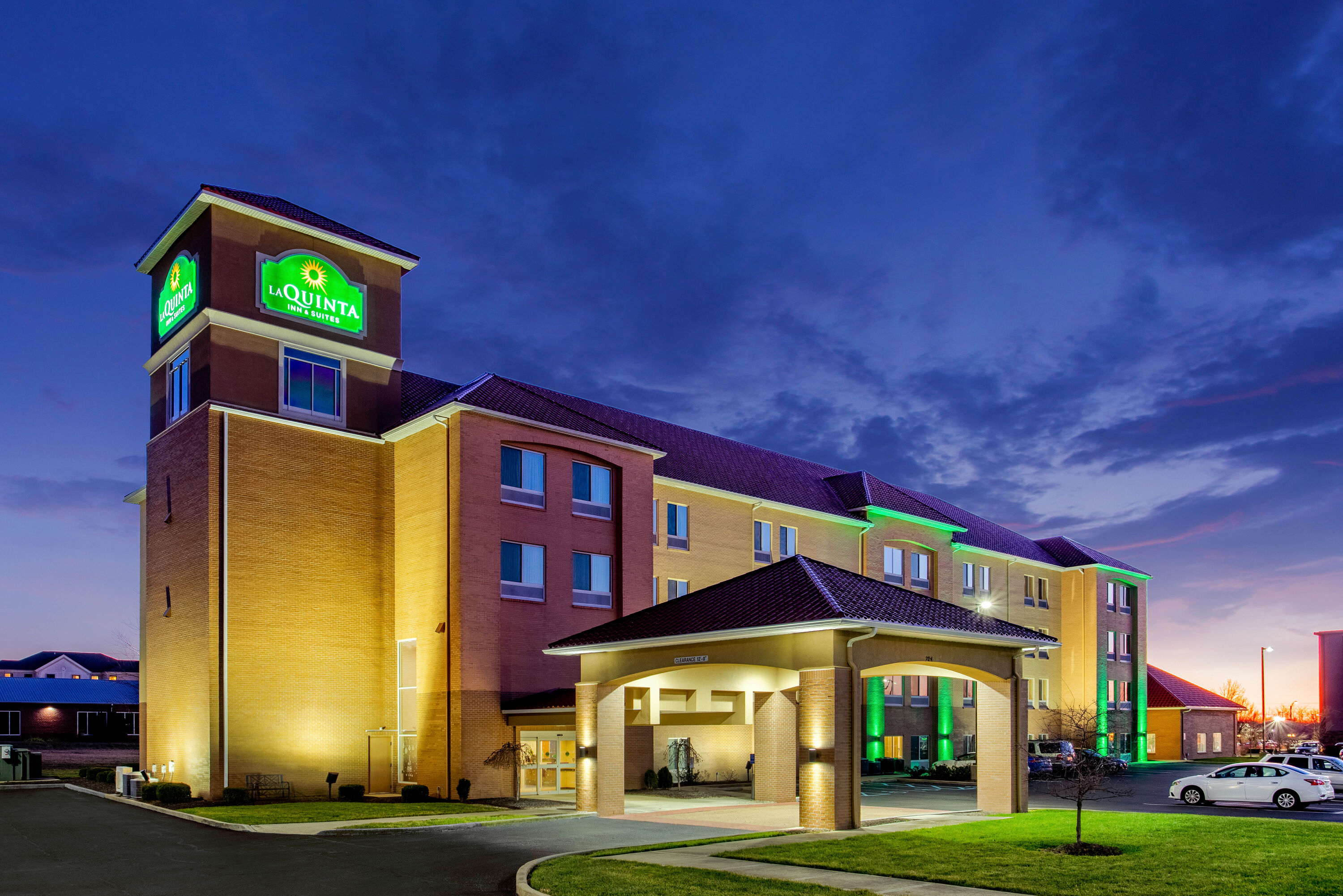 Exterior Night Image of La Quinta by Wyndham Indianapolis Airport Plainfield hotel in Plainfield, Indiana