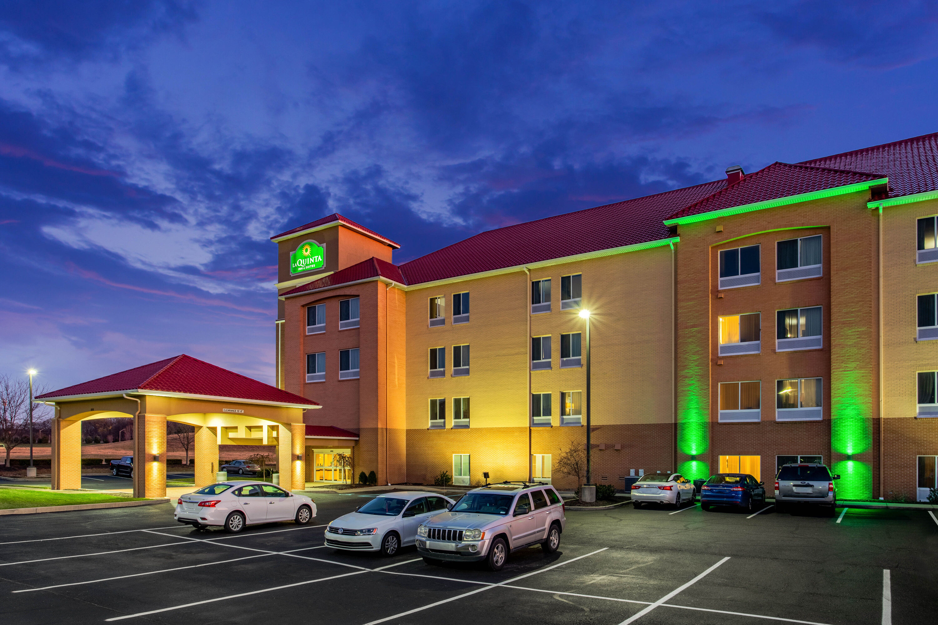 Exterior Night Image of La Quinta by Wyndham Indianapolis Airport Plainfield hotel in Plainfield, Indiana