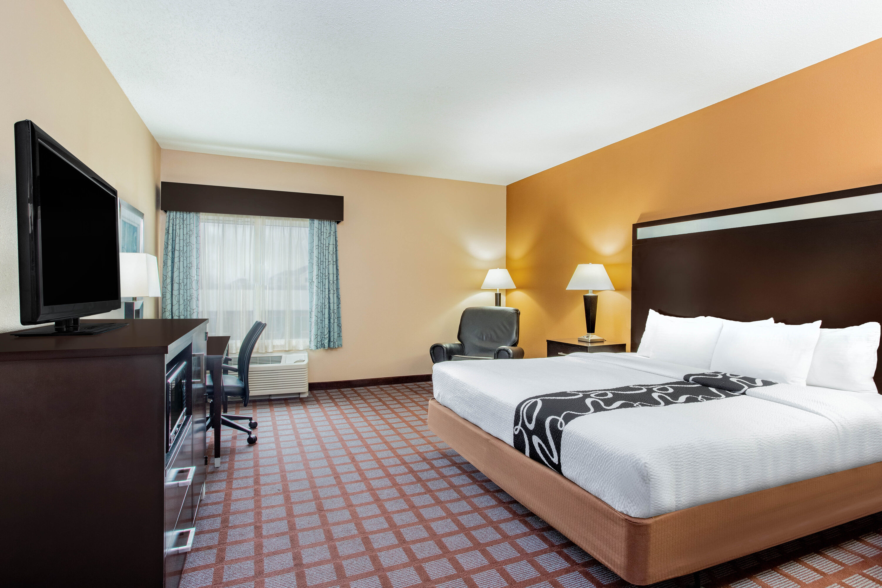 Guest room at the La Quinta by Wyndham Indianapolis Airport Plainfield in Plainfield, Indiana