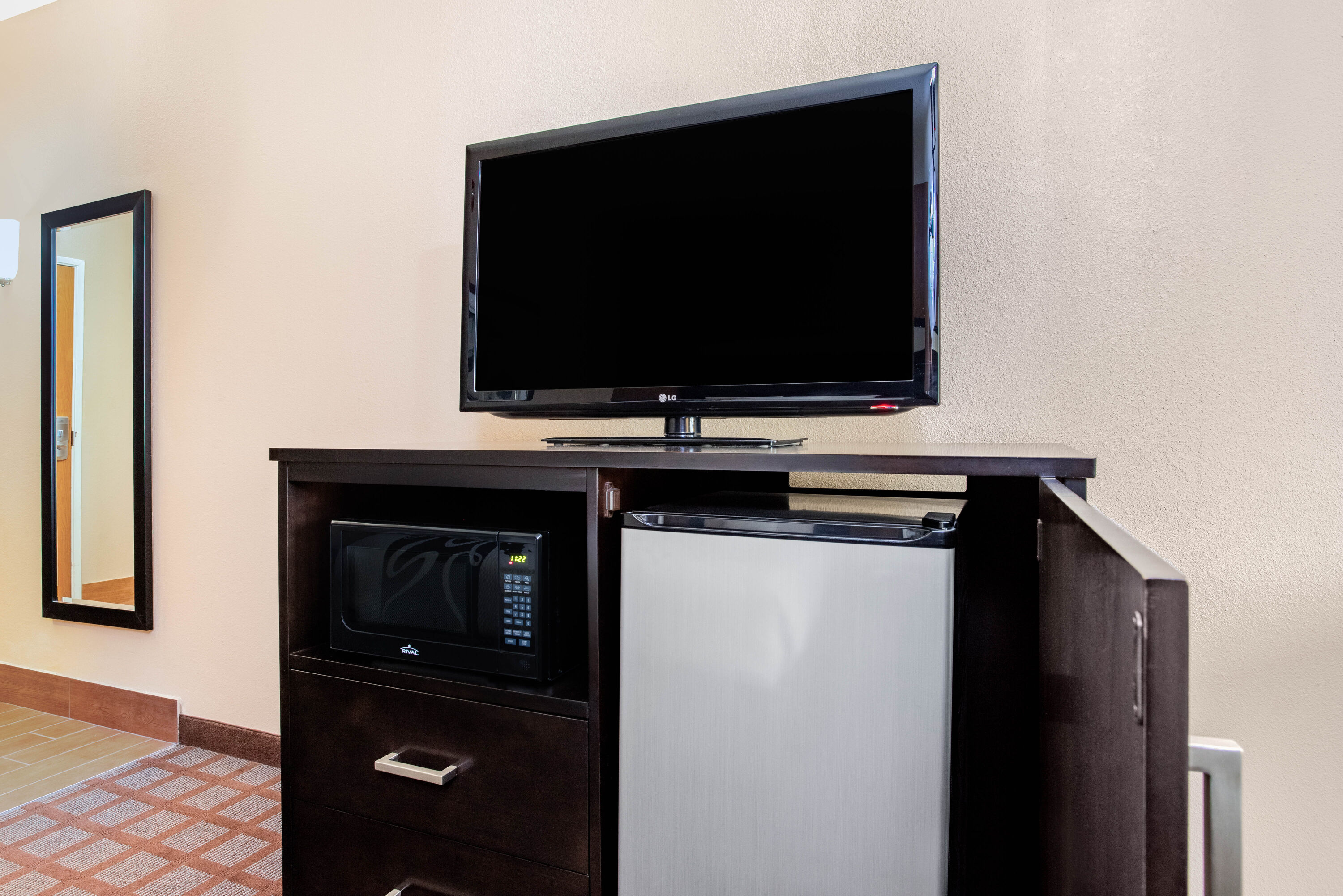 Guest room feature at the La Quinta by Wyndham Indianapolis Airport Plainfield in Plainfield, Indiana