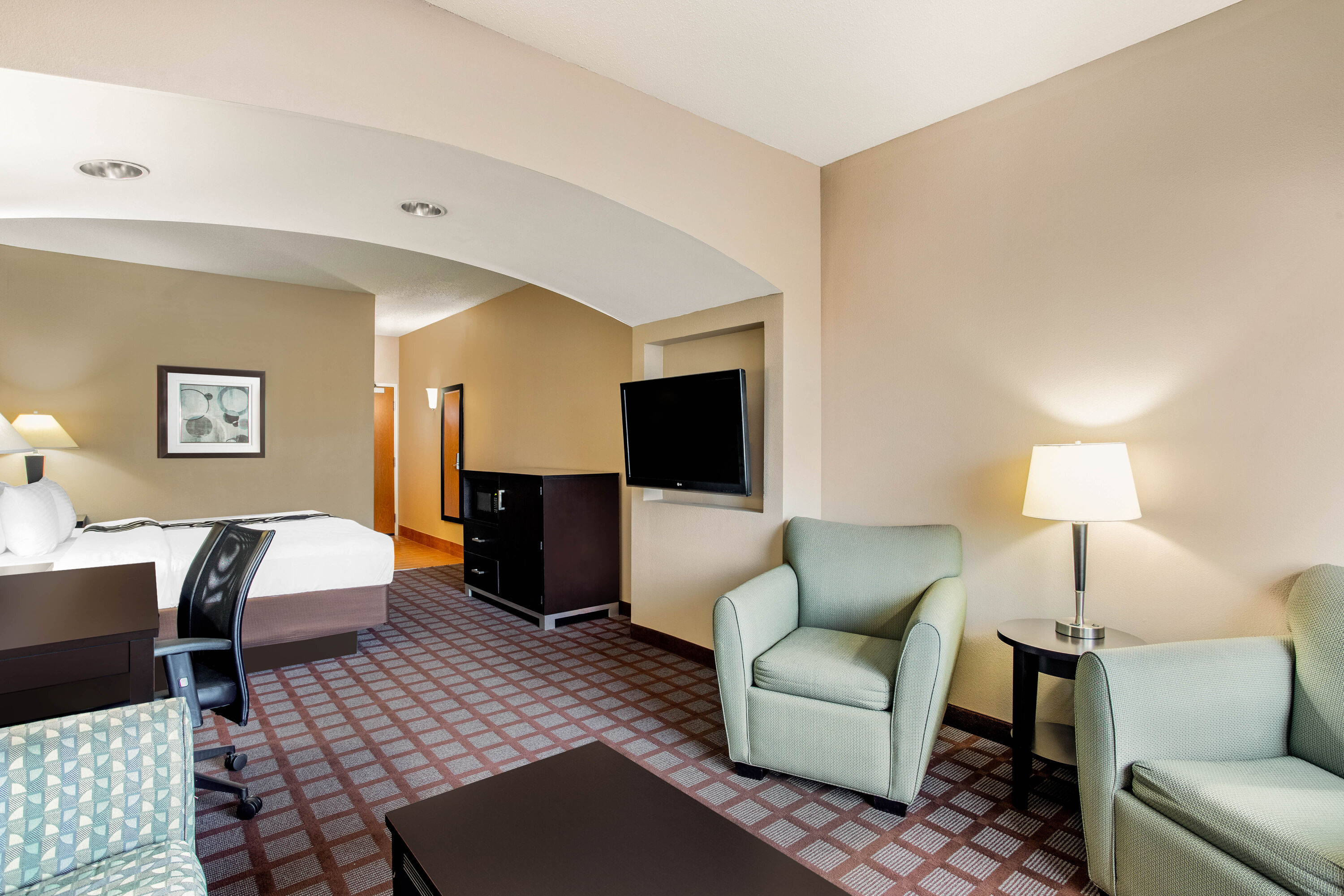La Quinta by Wyndham Indianapolis Airport Plainfield suite in Plainfield, Indiana