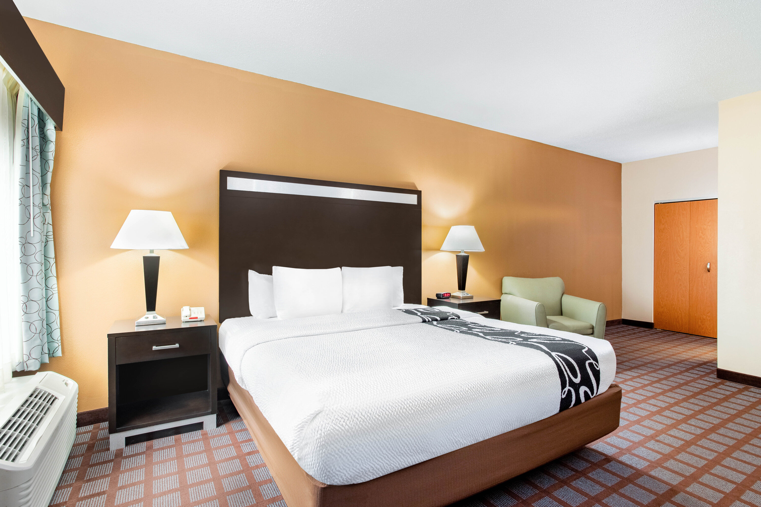 La Quinta by Wyndham Indianapolis Airport Plainfield suite in Plainfield, Indiana