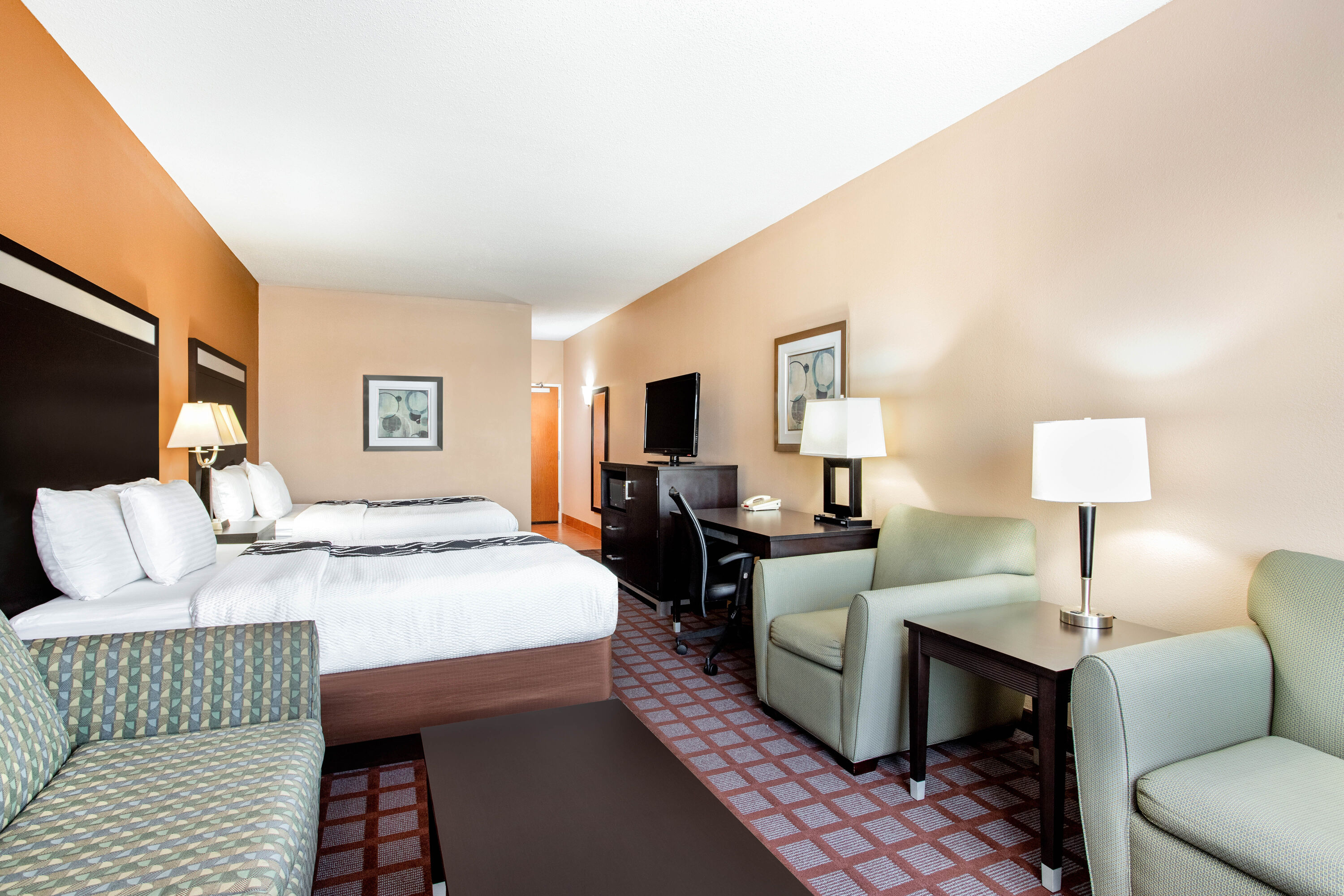 La Quinta by Wyndham Indianapolis Airport Plainfield suite in Plainfield, Indiana