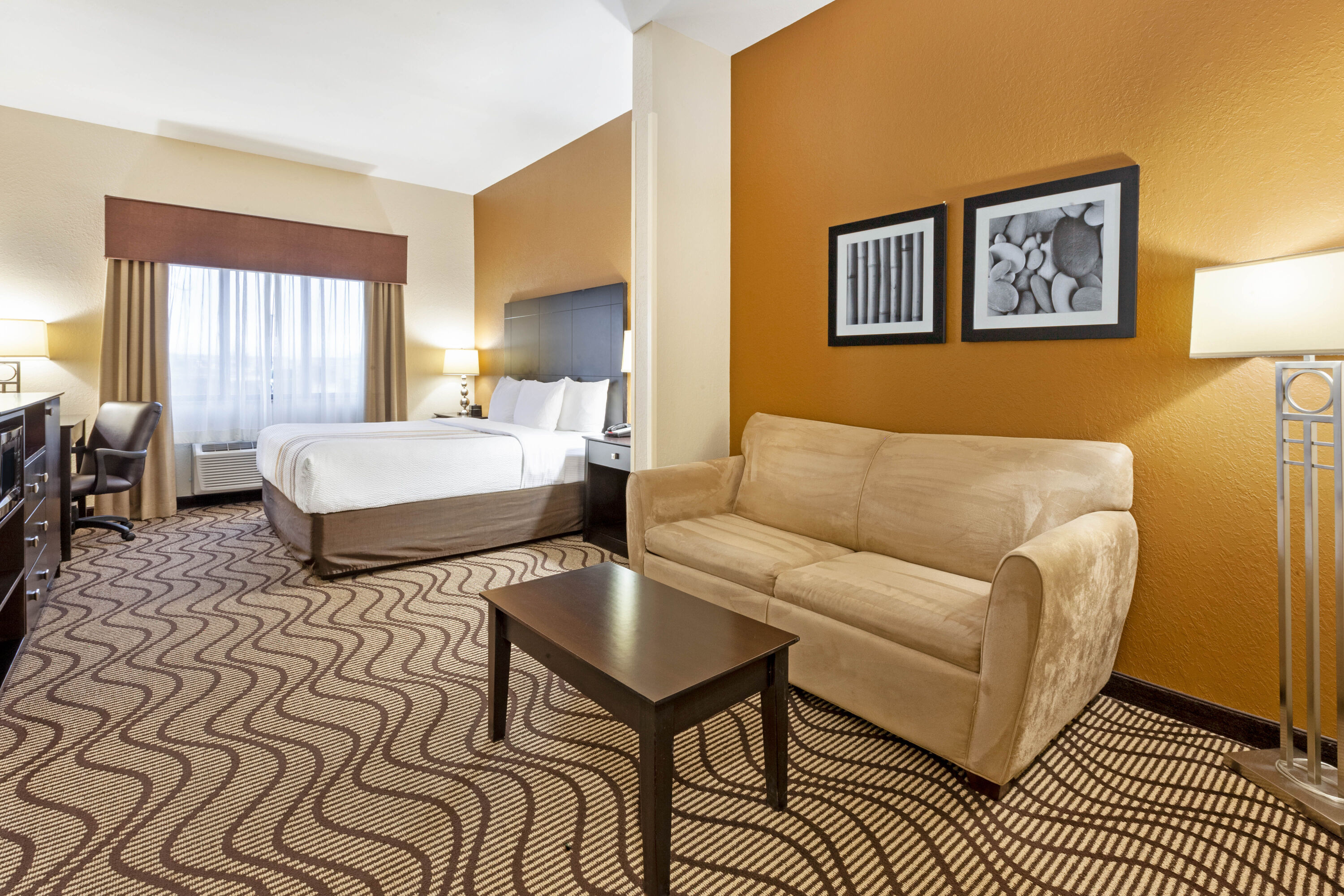 La Quinta Inn & Suites by Wyndham South Bend suite in South Bend, Indiana
