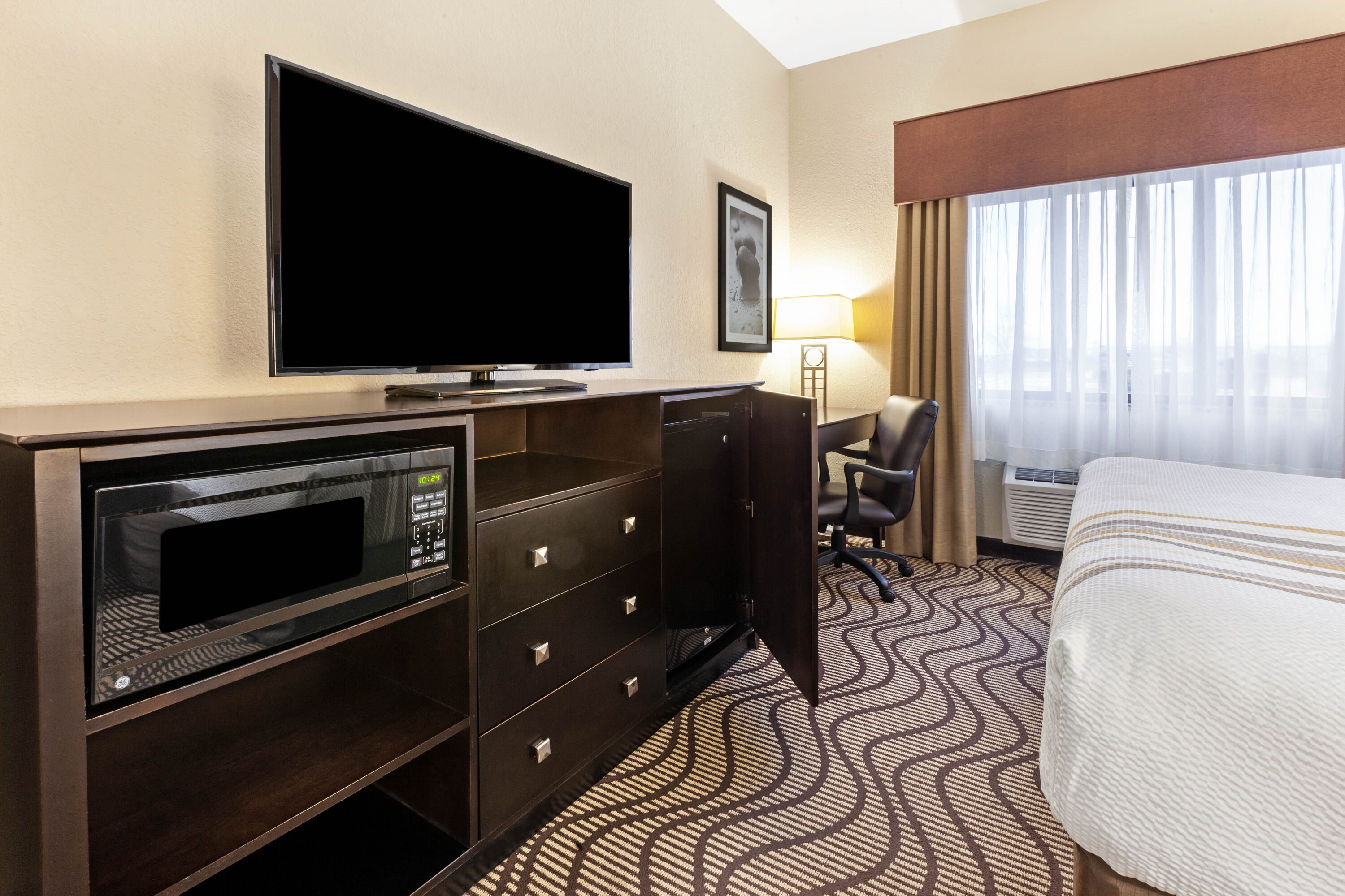 La Quinta Inn & Suites by Wyndham South Bend suite in South Bend, Indiana