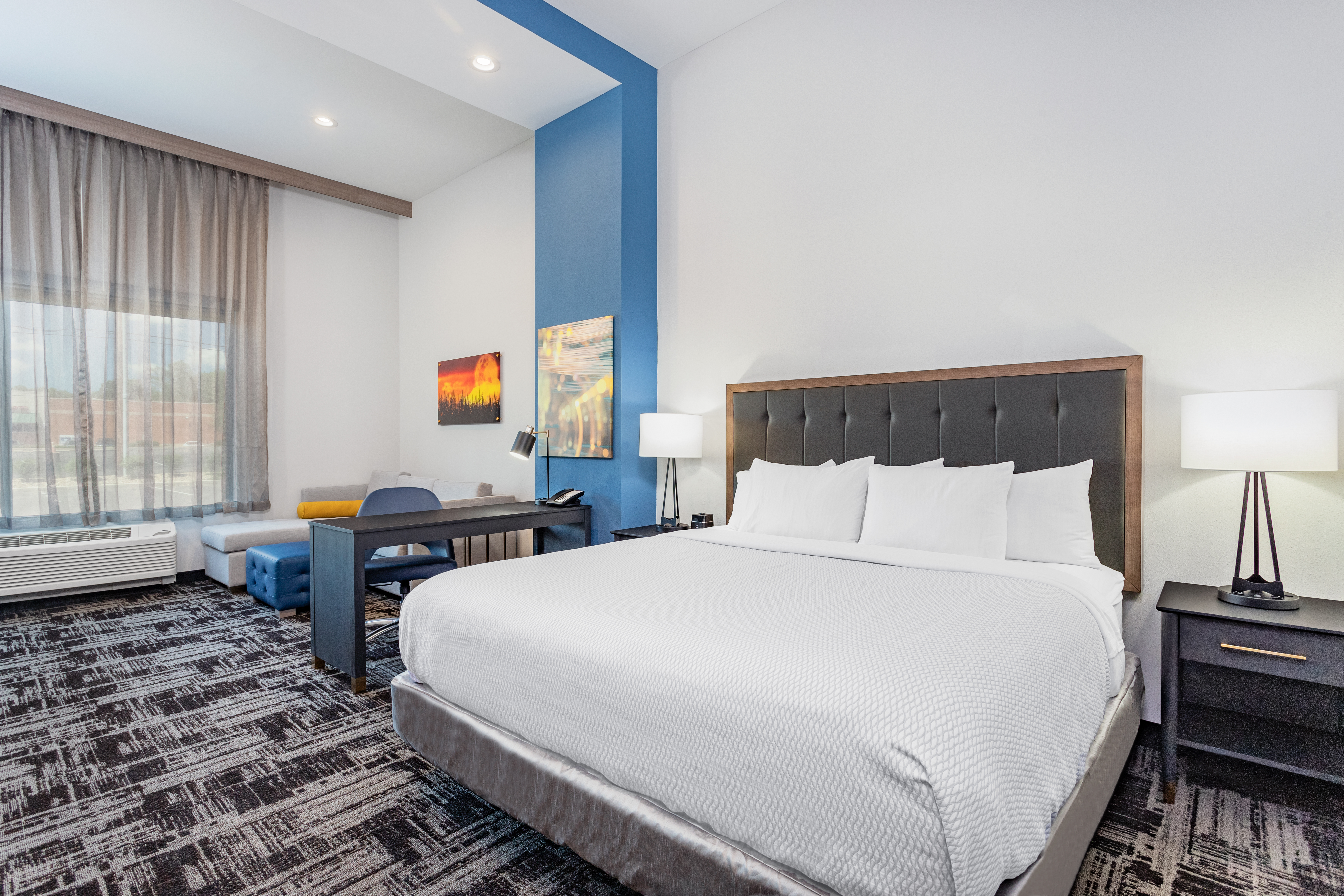 LaQuinta Suites by Wyndham South Bend Notre Dame Area suite in South Bend, Indiana