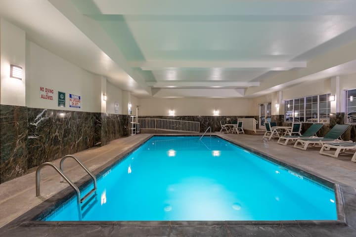 La Quinta Inn Suites By Wyndham Dodge City Dodge City Ks Hotels