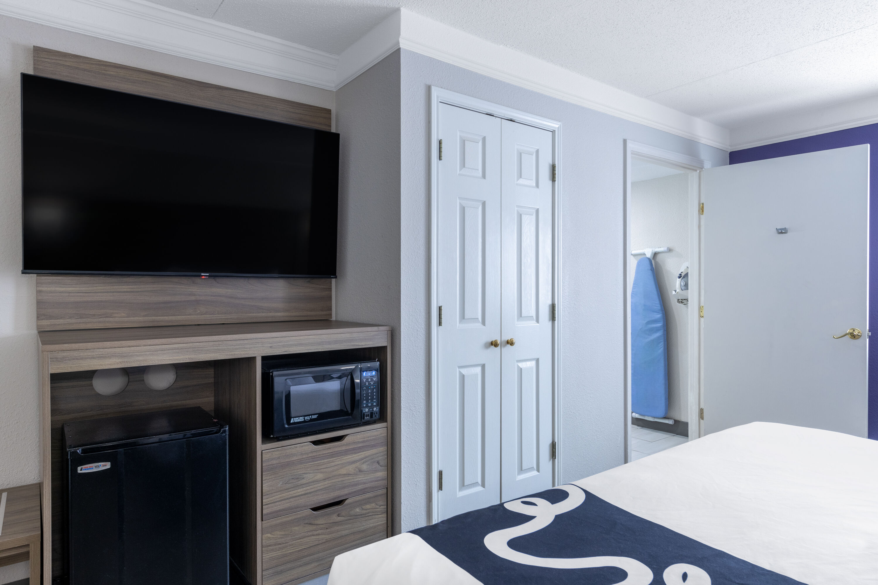 Guest room at the La Quinta Inn by Wyndham Kansas City Lenexa in Lenexa, Kansas