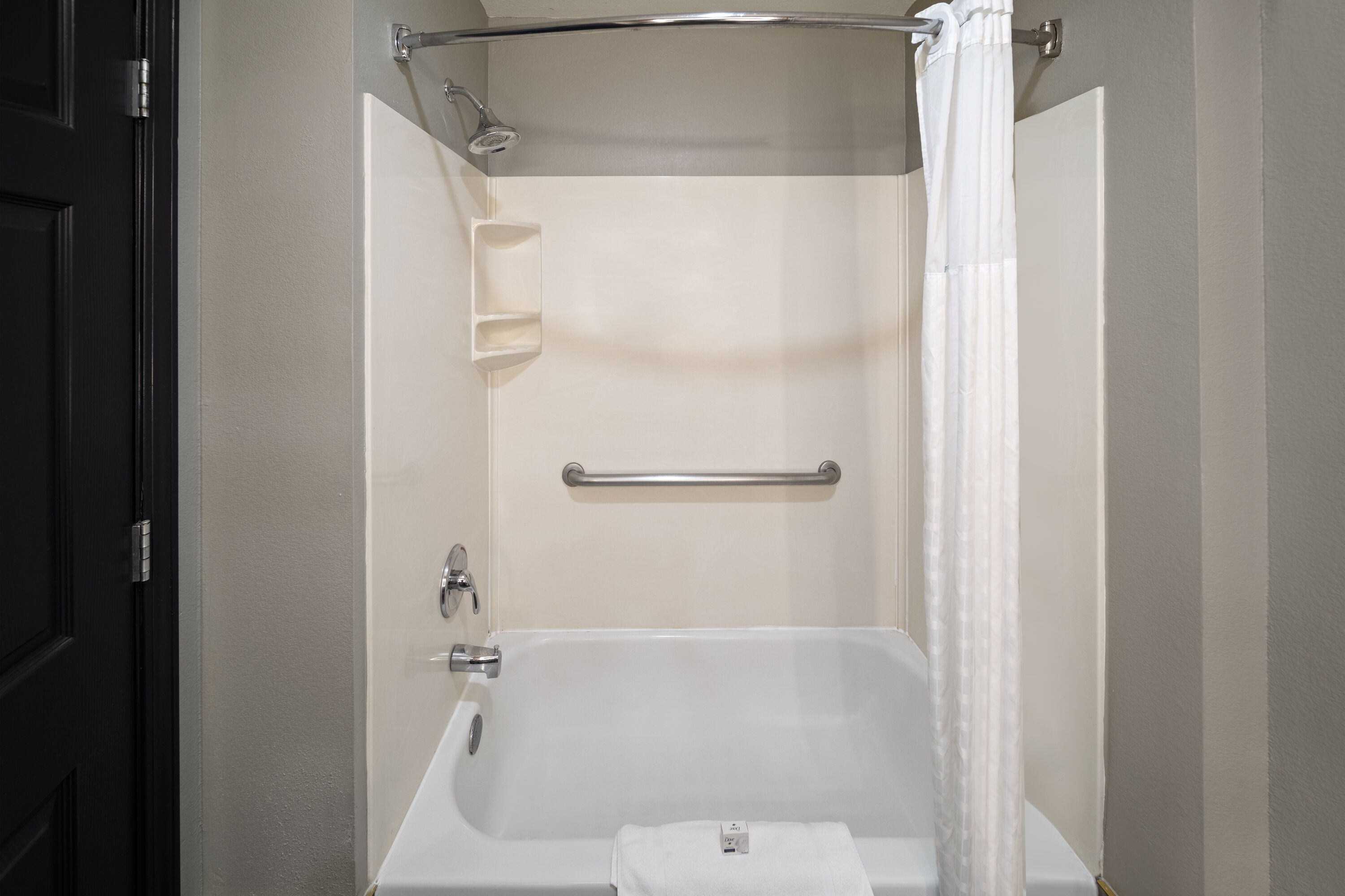 Guest room bath at the La Quinta Inn & Suites by Wyndham Olathe in Olathe, Kansas