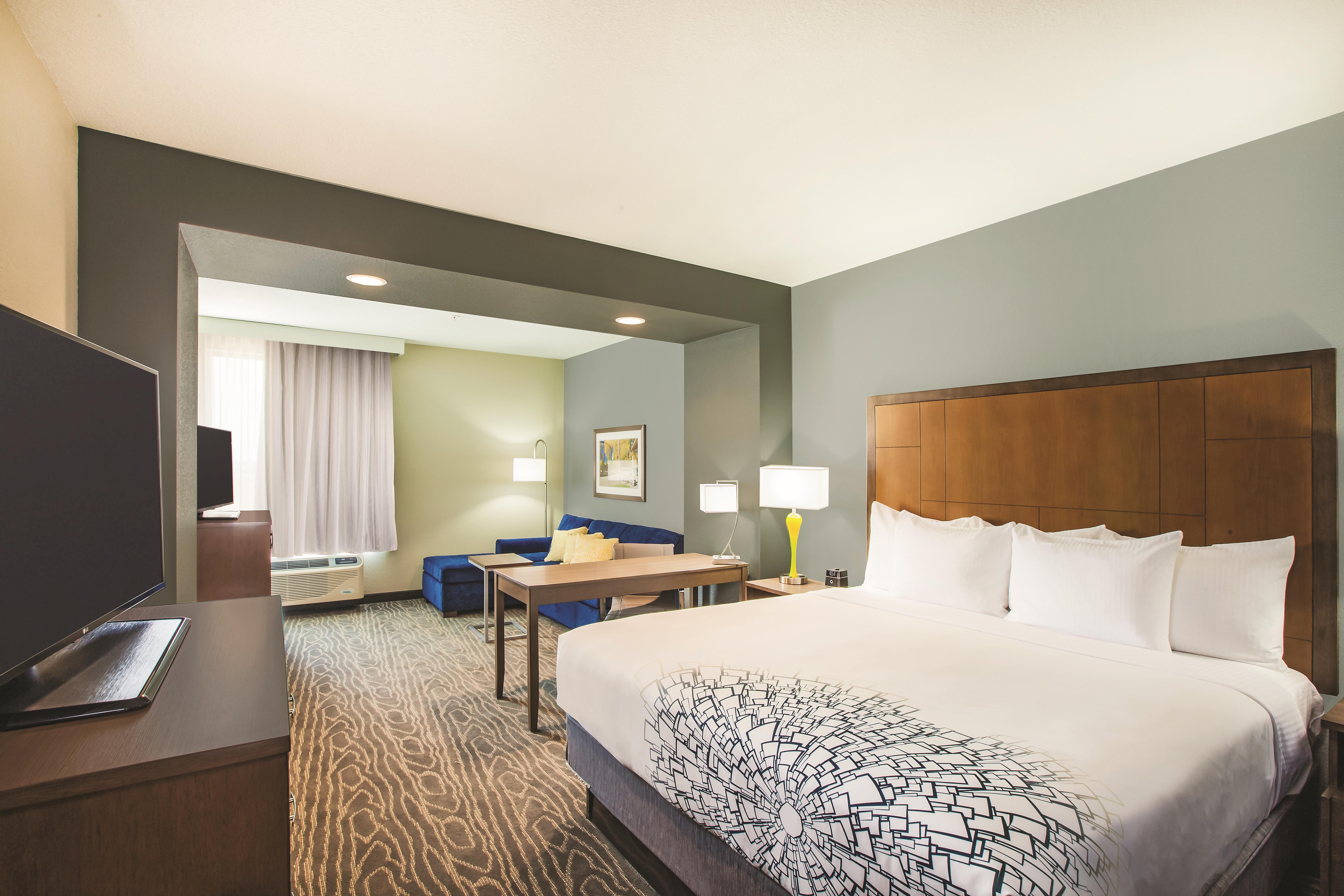 Guest room at the La Quinta Inn & Suites by Wyndham Wichita Northeast in Wichita, Kansas
