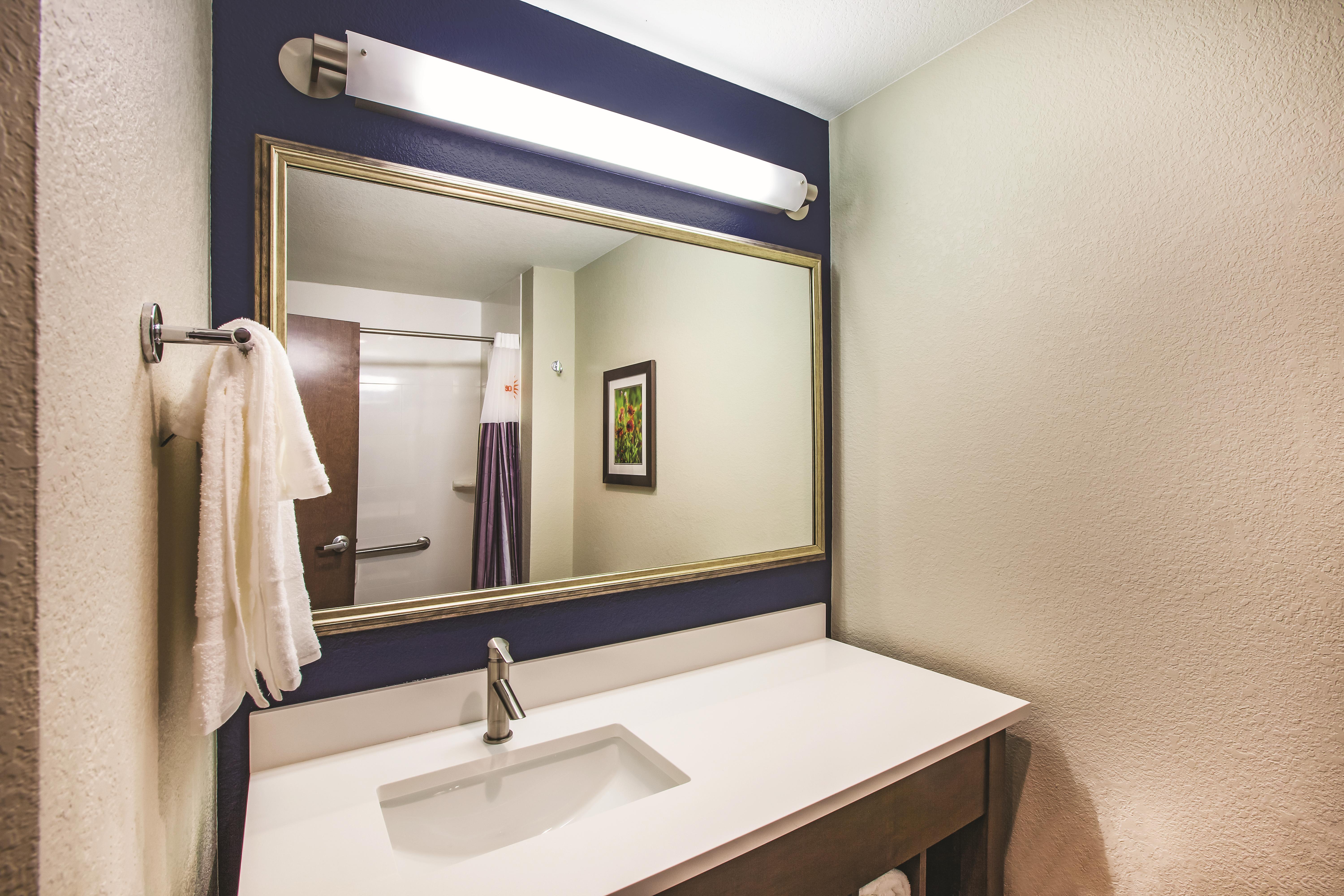 La Quinta Inn Amp Suites By Wyndham Wichita Northeast