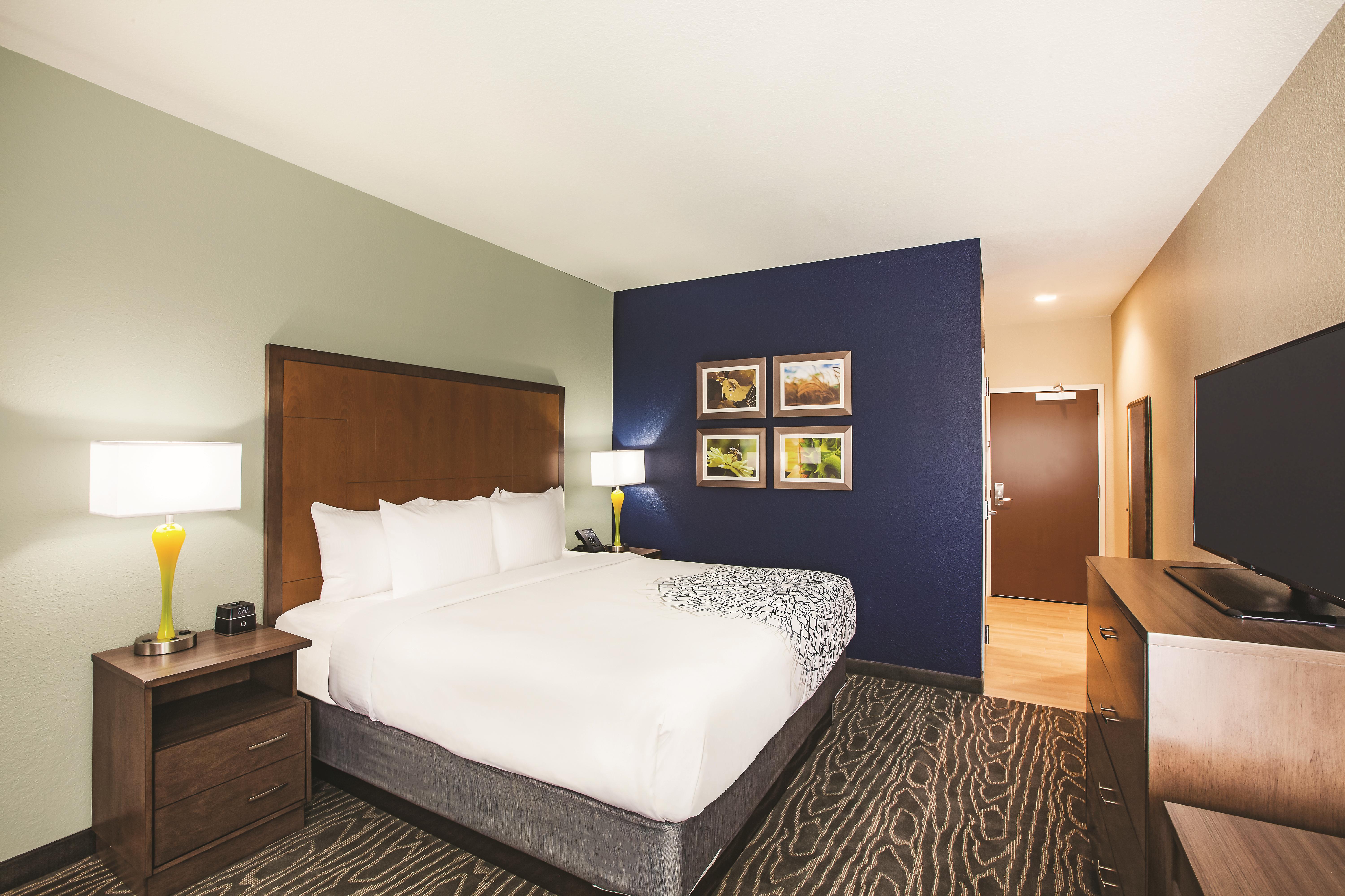 Guest room at the La Quinta Inn & Suites by Wyndham Wichita Northeast in Wichita, Kansas