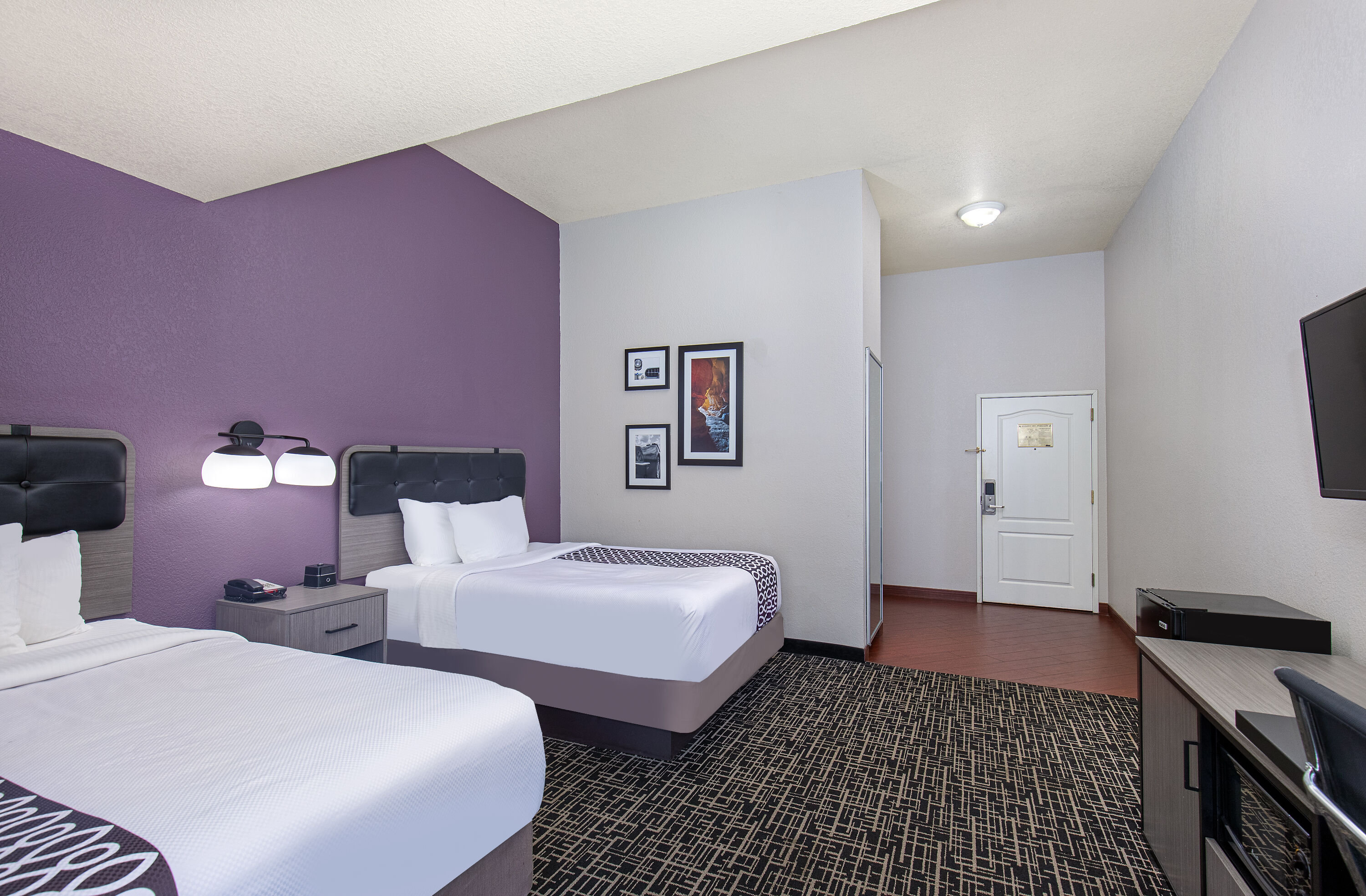 Guest room at the La Quinta Inn & Suites by Wyndham Bowling Green in Bowling Green, Kentucky