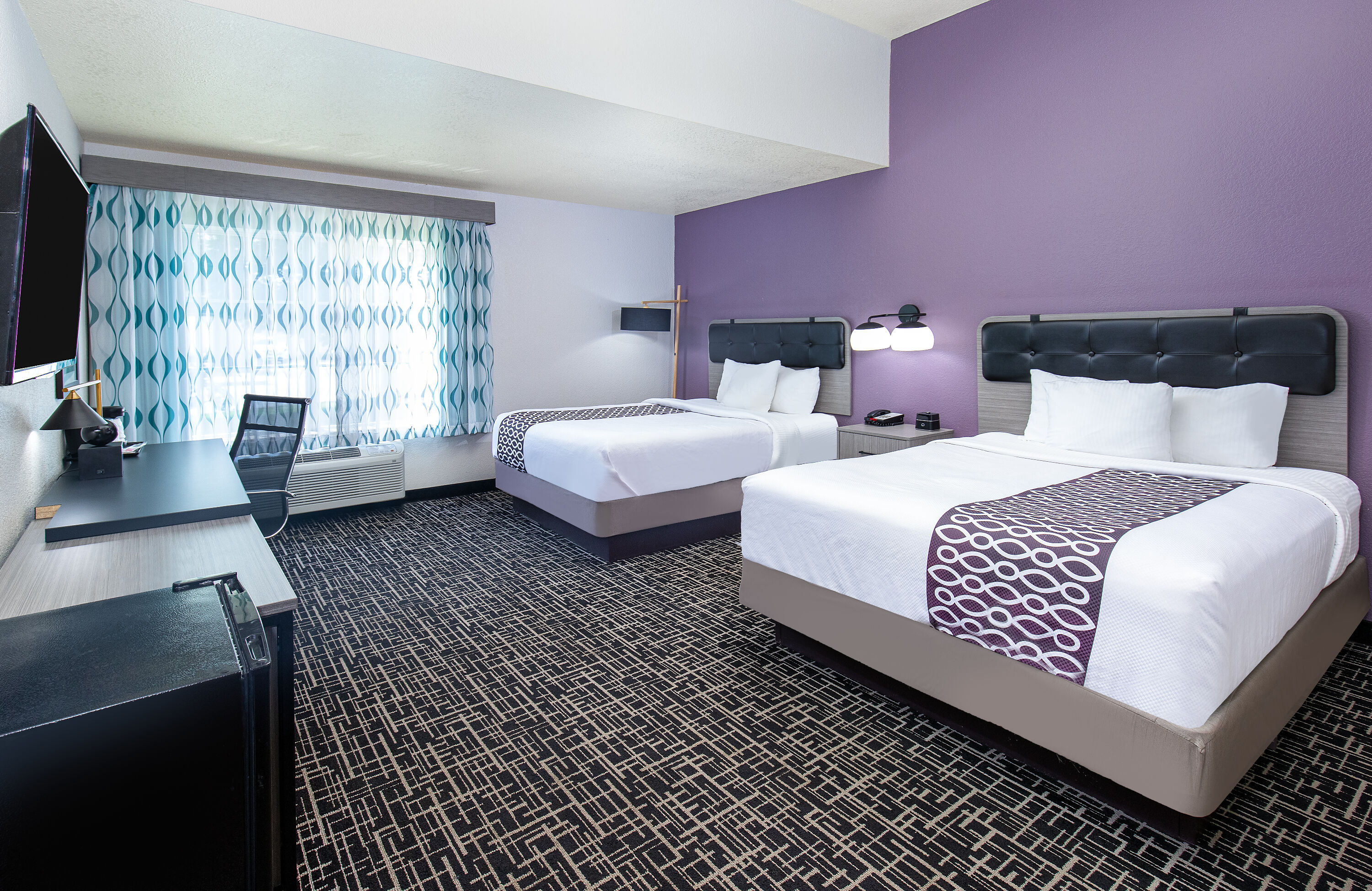 Guest room at the La Quinta Inn & Suites by Wyndham Bowling Green in Bowling Green, Kentucky