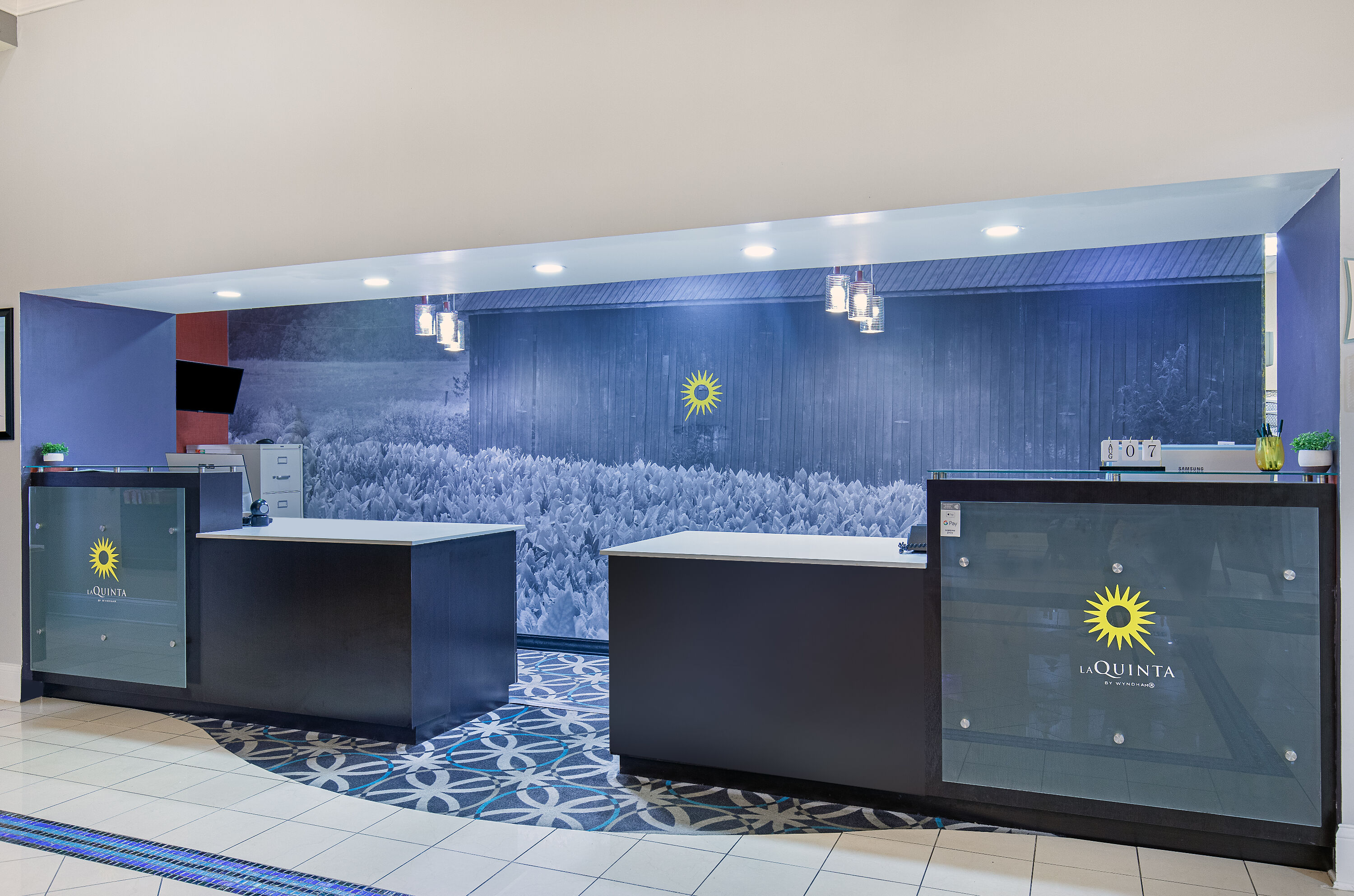 La Quinta Inn & Suites by Wyndham Bowling Green reception in Bowling Green, Kentucky