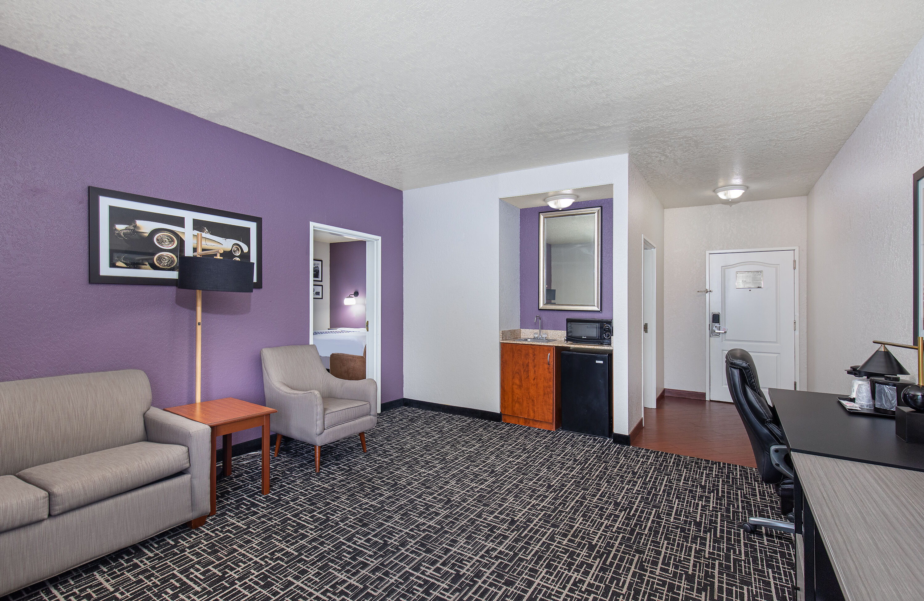 La Quinta Inn & Suites by Wyndham Bowling Green suite in Bowling Green, Kentucky