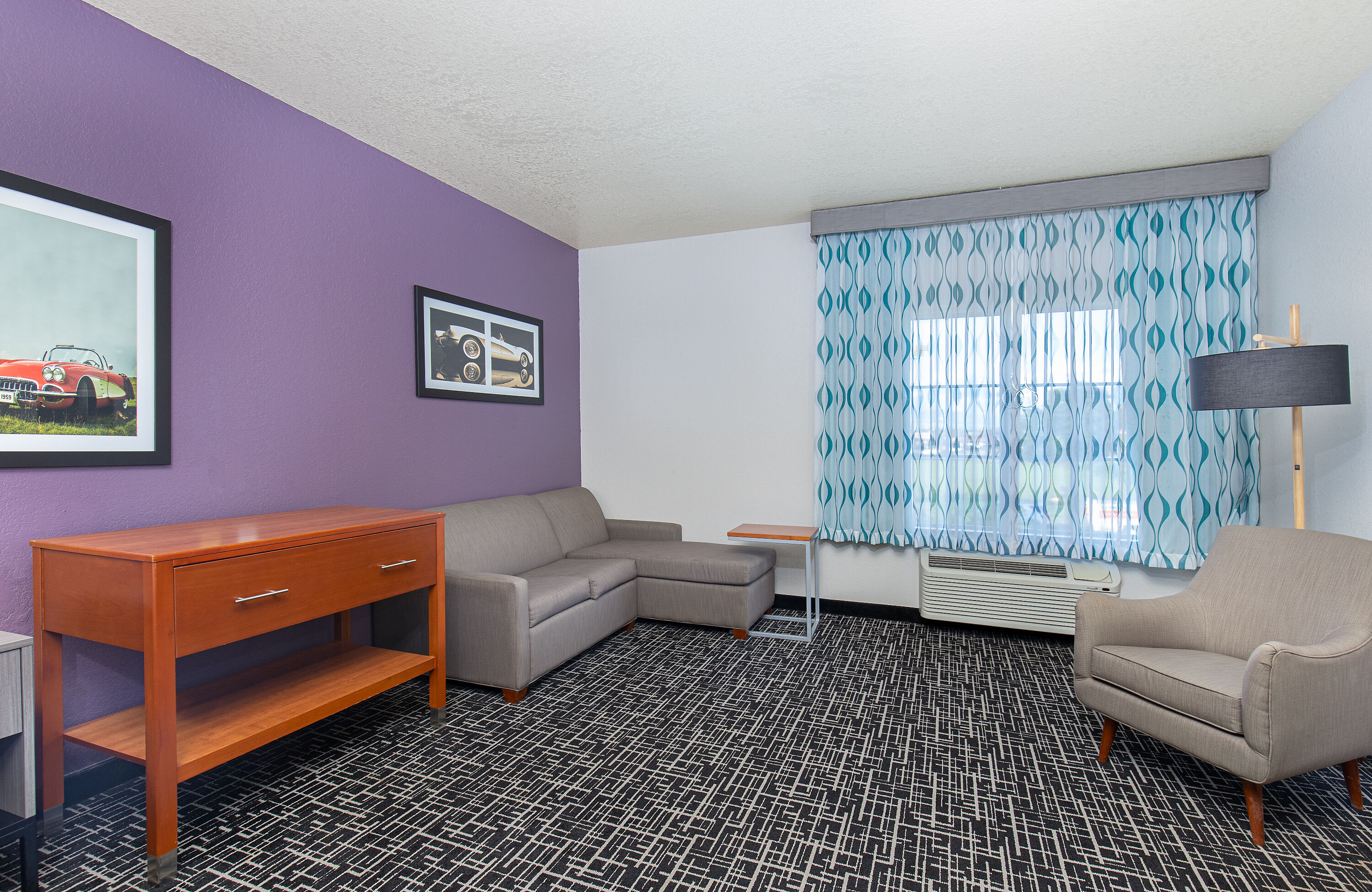 La Quinta Inn & Suites by Wyndham Bowling Green suite in Bowling Green, Kentucky