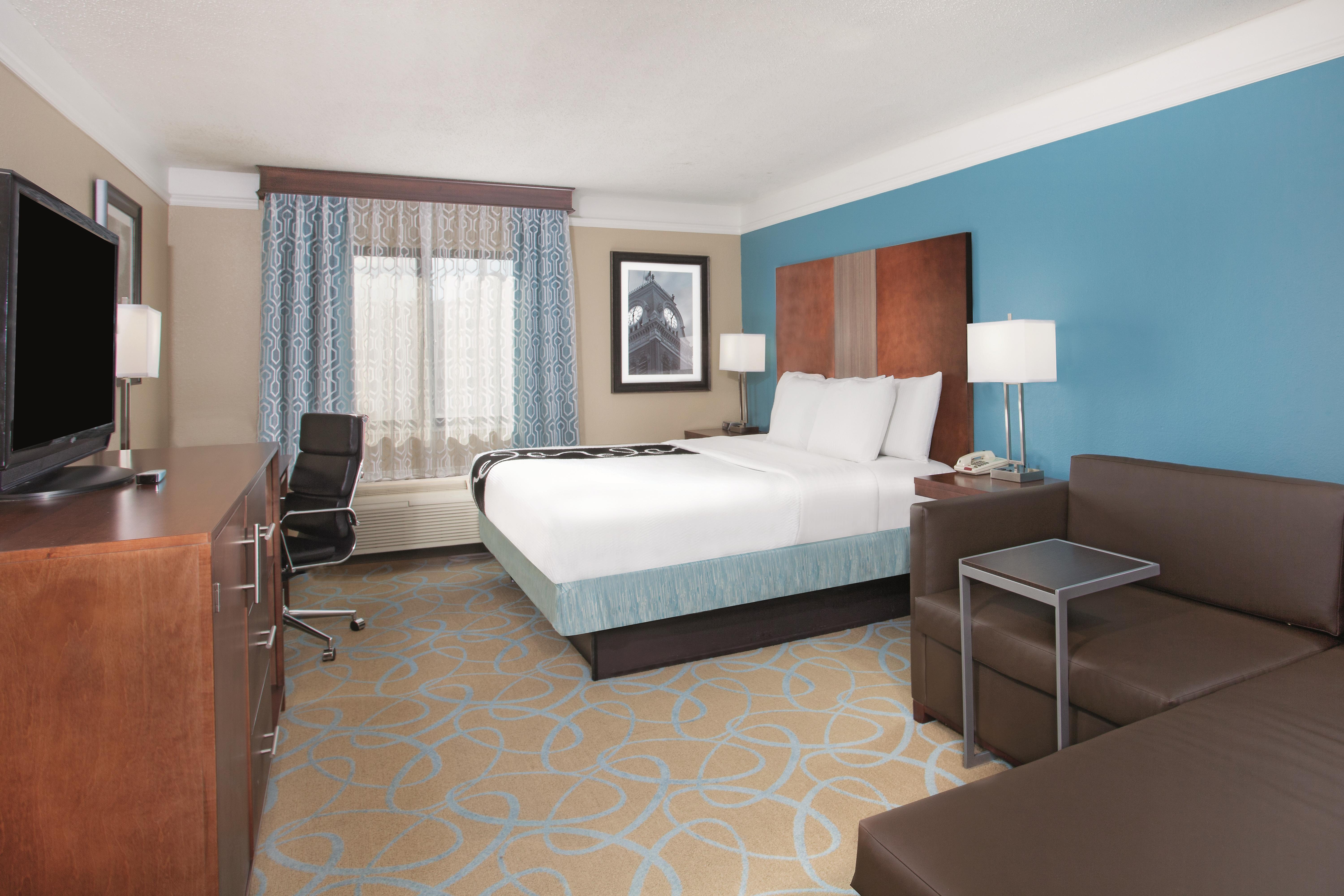 La Quinta Inn & Suites by Wyndham Elizabethtown Elizabethtown, KY Hotels