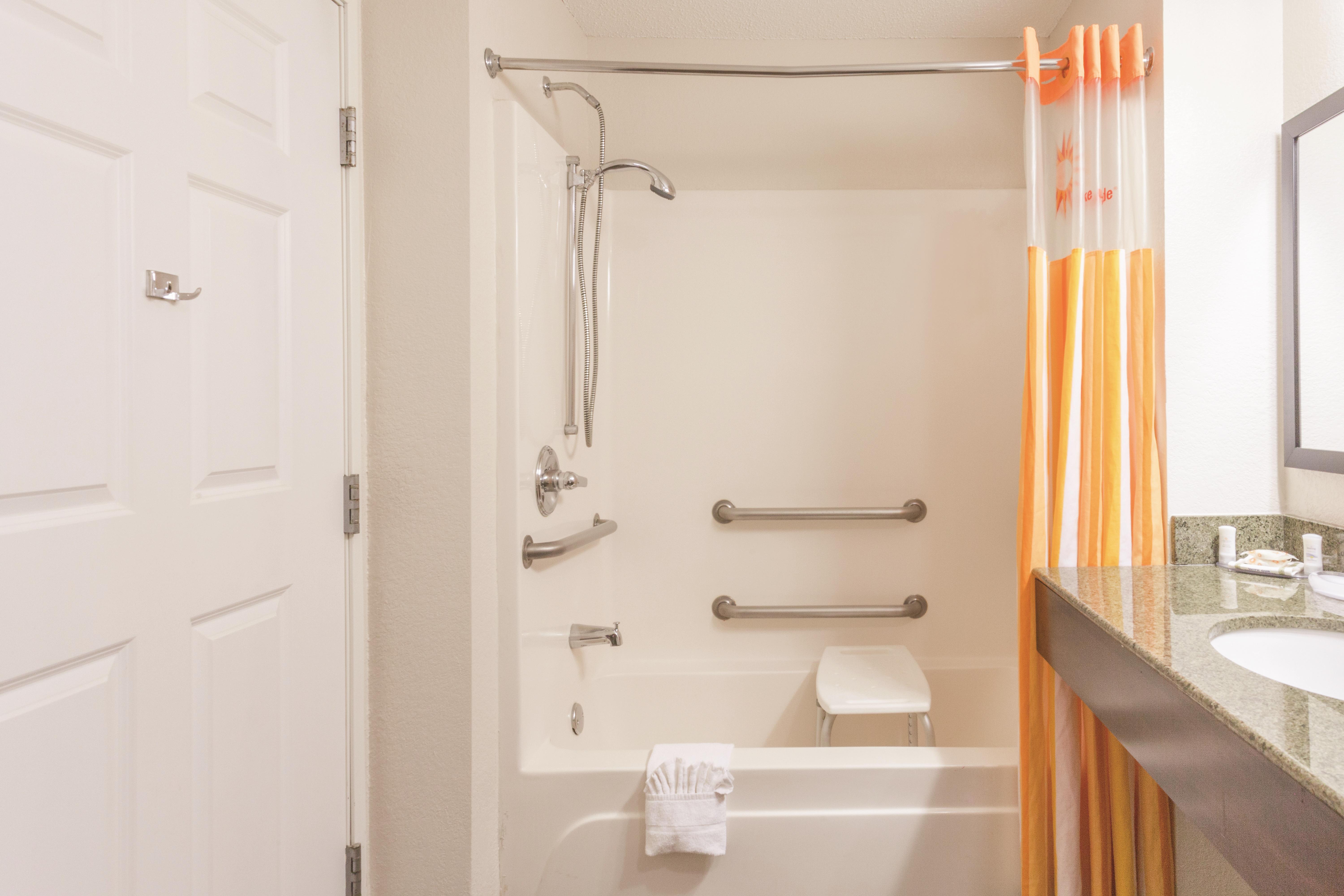 La Quinta Inn & Suites by Wyndham Elizabethtown Elizabethtown, KY Hotels