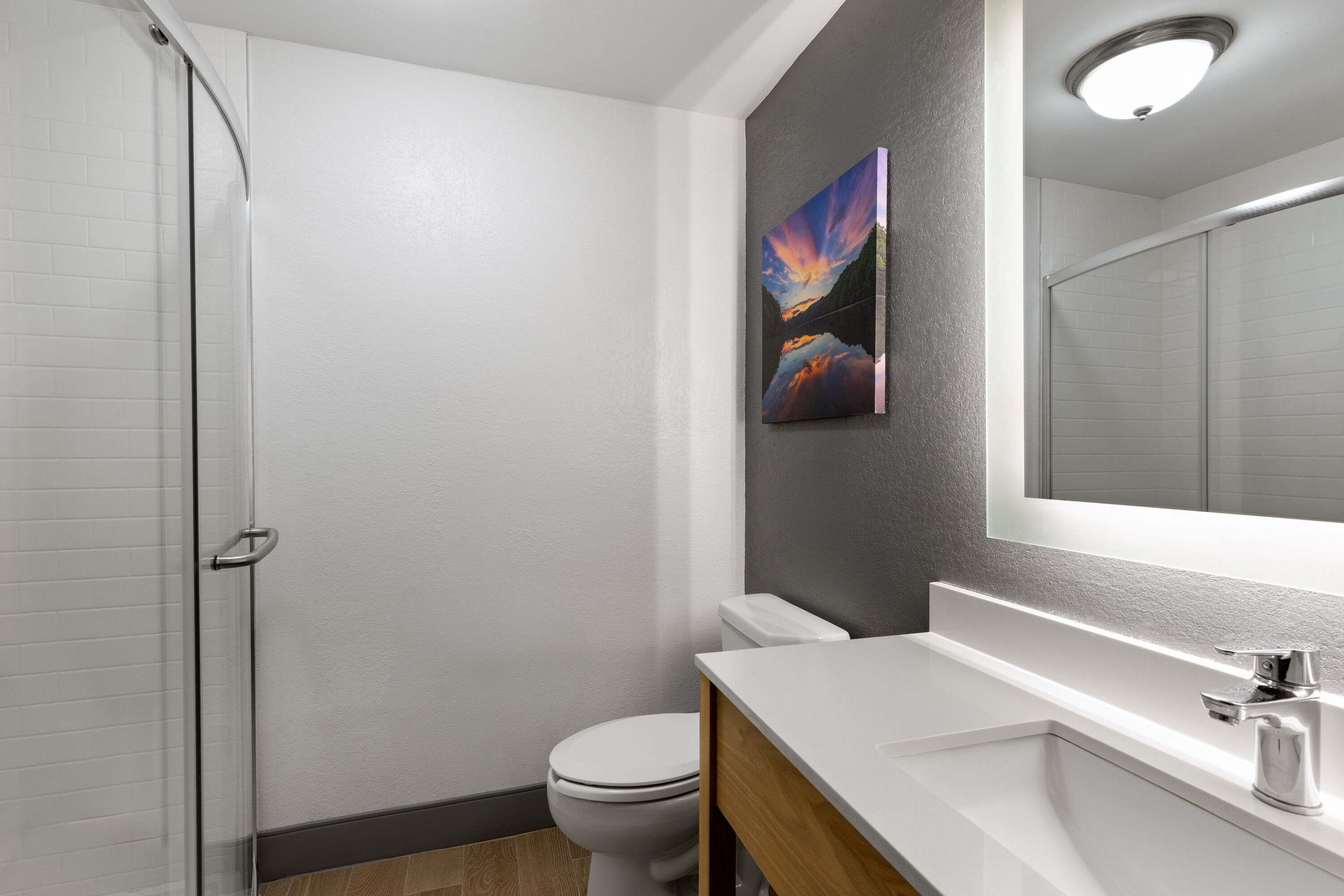 Guest room bath at the La Quinta Inn & Suites by Wyndham Lexington South / Hamburg in Lexington, Kentucky