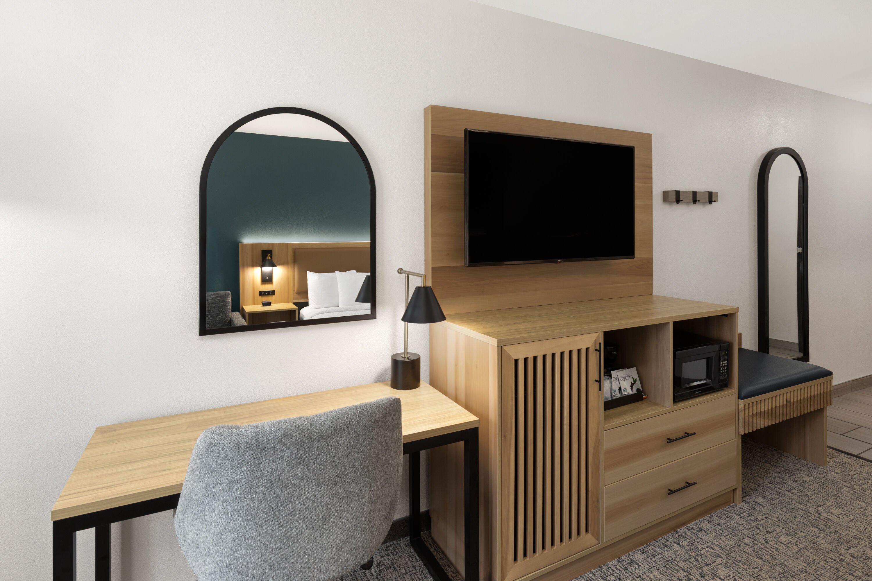 Guest room at the La Quinta Inn & Suites by Wyndham Lexington South / Hamburg in Lexington, Kentucky