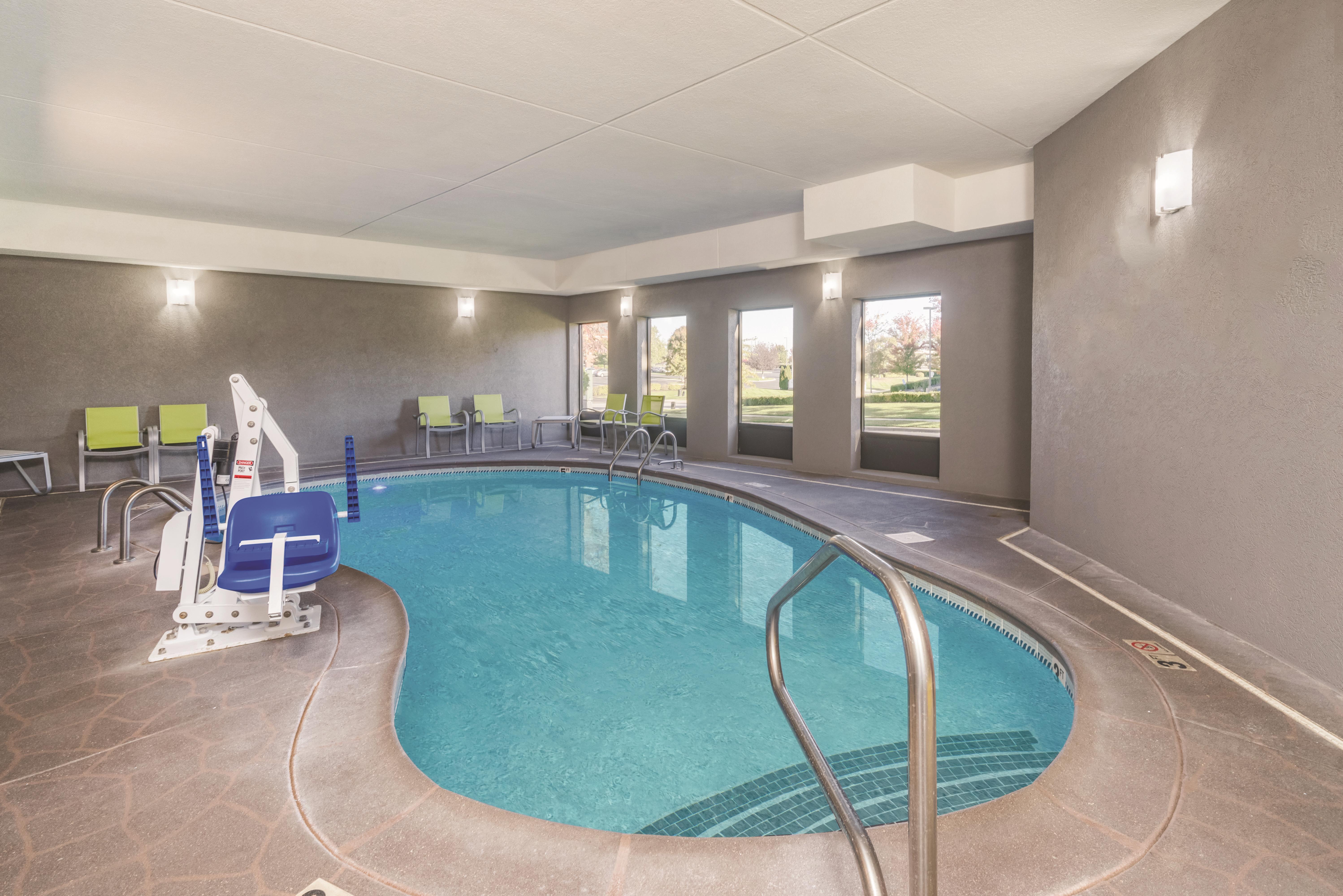 La Quinta Inn Amp Suites By Wyndham Louisville Louisville