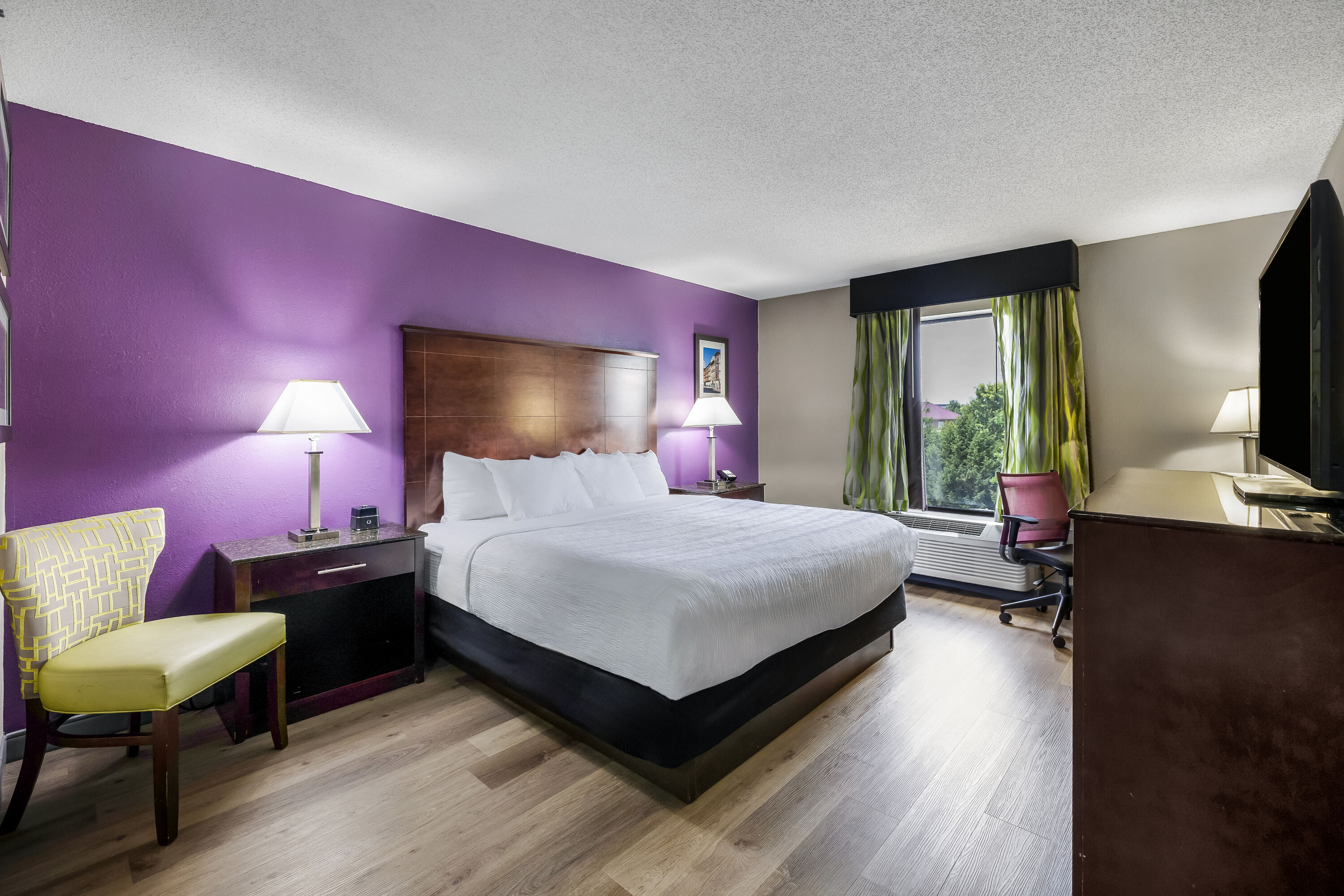 King bed guest room at the La Quinta Inn & Suites by Wyndham Louisville East in Louisville, Kentucky