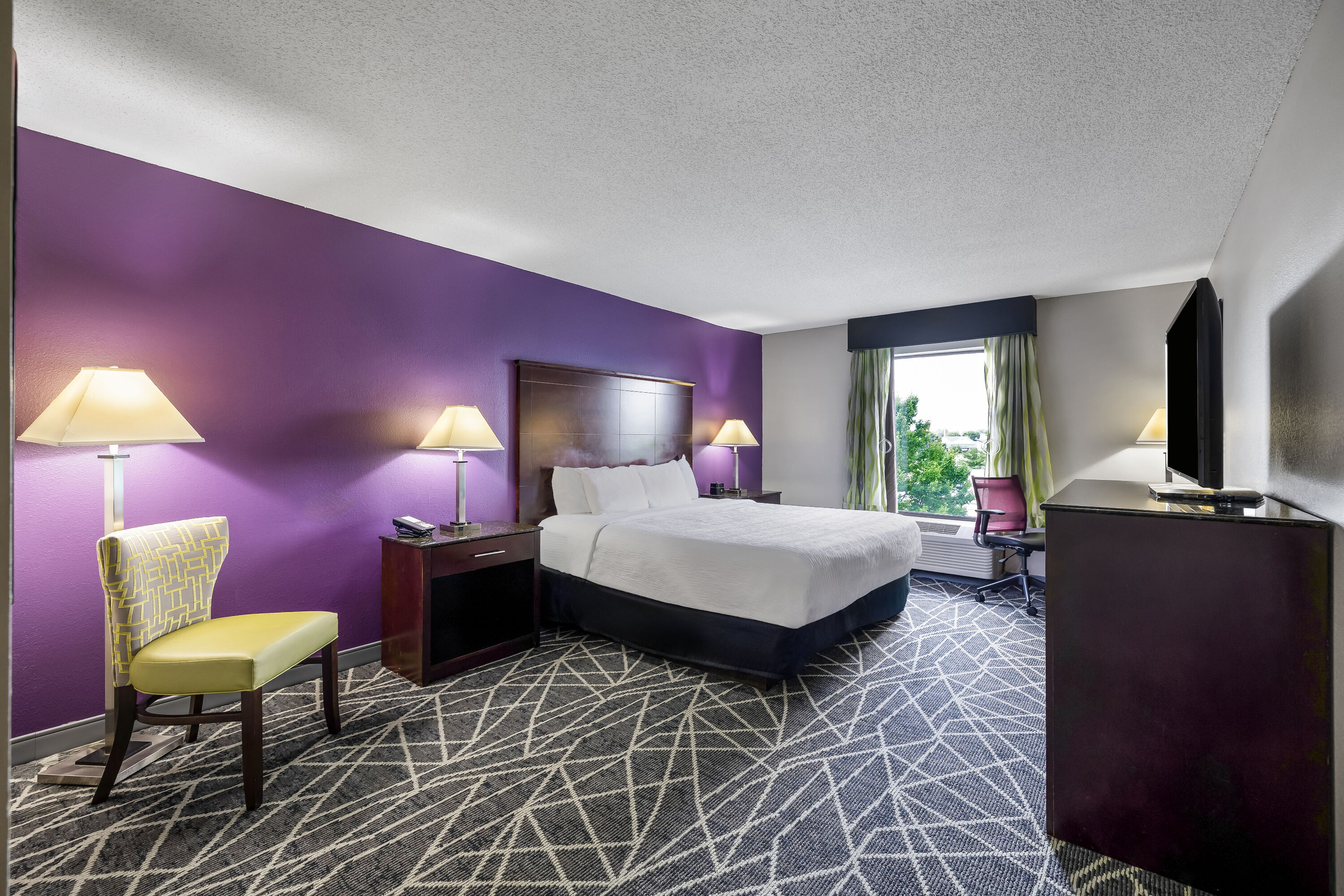 King bed guest room at the La Quinta Inn & Suites by Wyndham Louisville East in Louisville, Kentucky