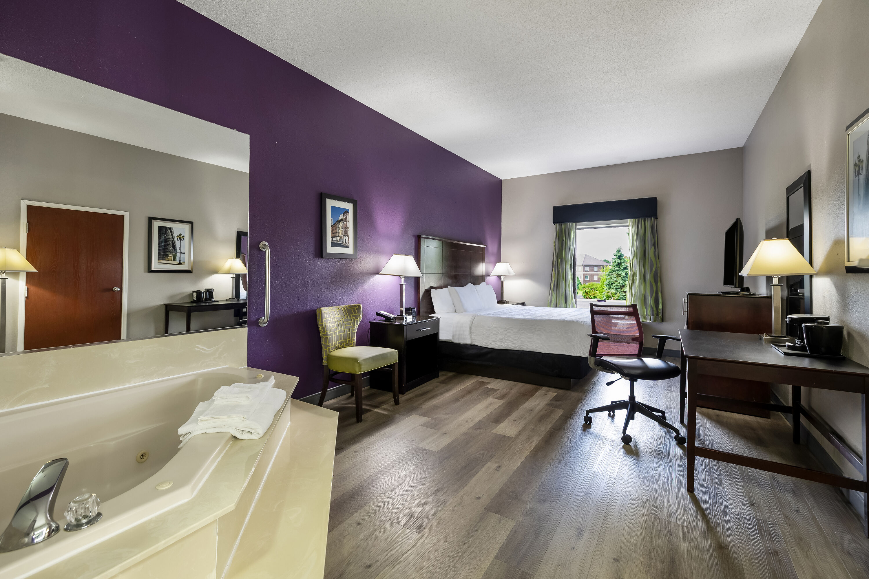 La Quinta Inn & Suites by Wyndham Louisville East suite in Louisville, Kentucky