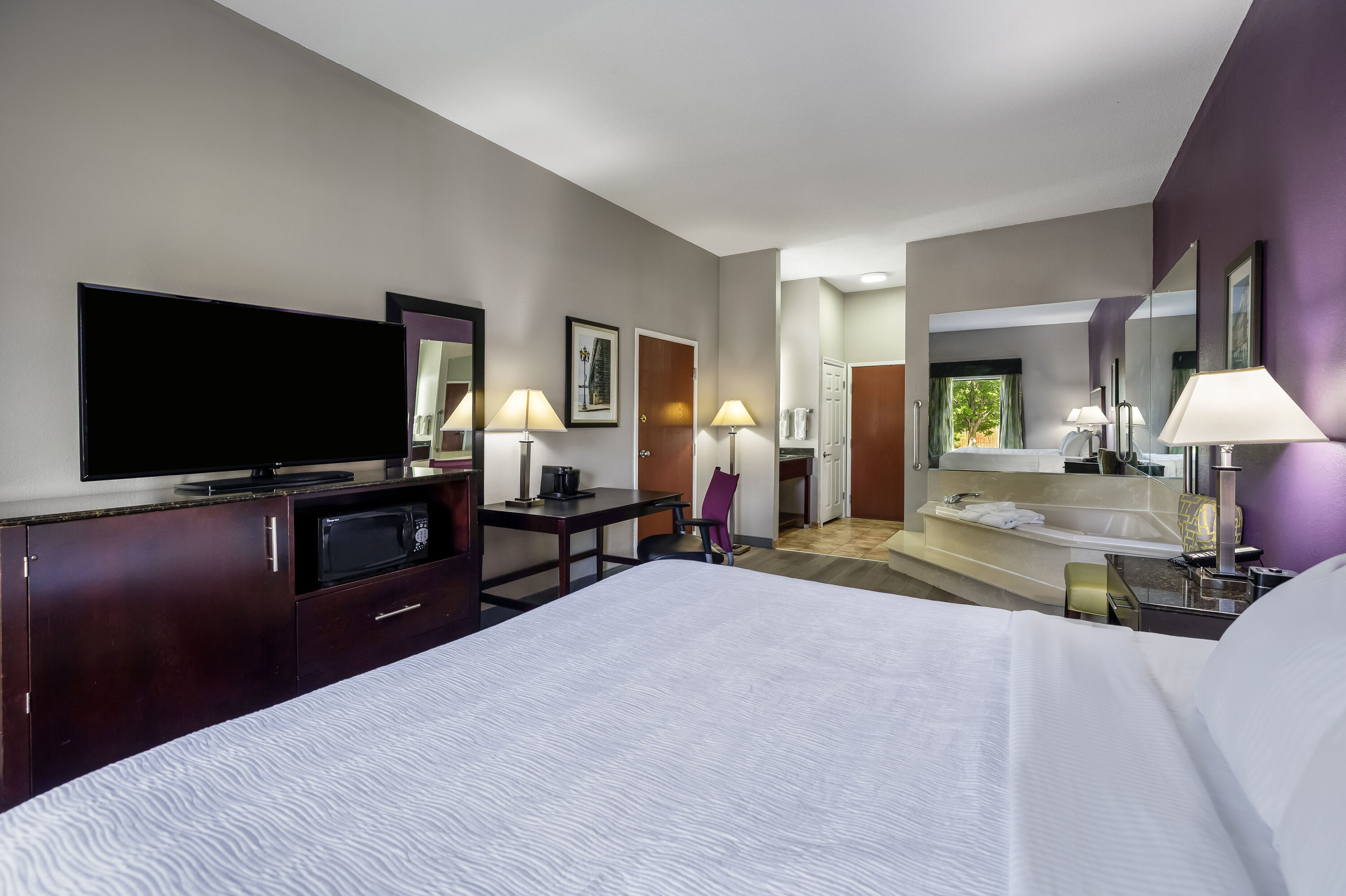 La Quinta Inn & Suites by Wyndham Louisville East suite in Louisville, Kentucky