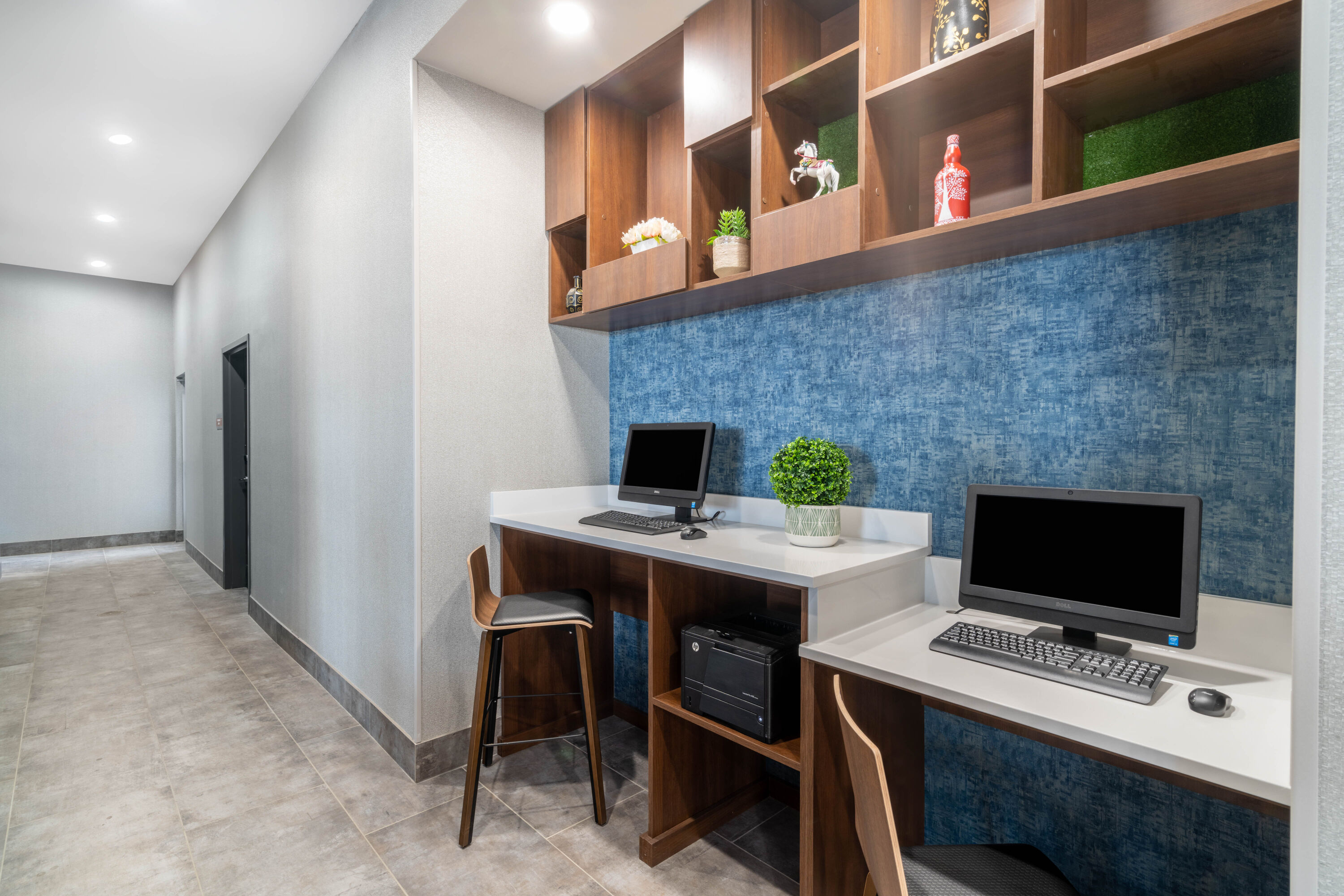 La Quinta Inn & Suites by Wyndham Louisville NE/Old Henry Rd business center in Louisville, Kentucky