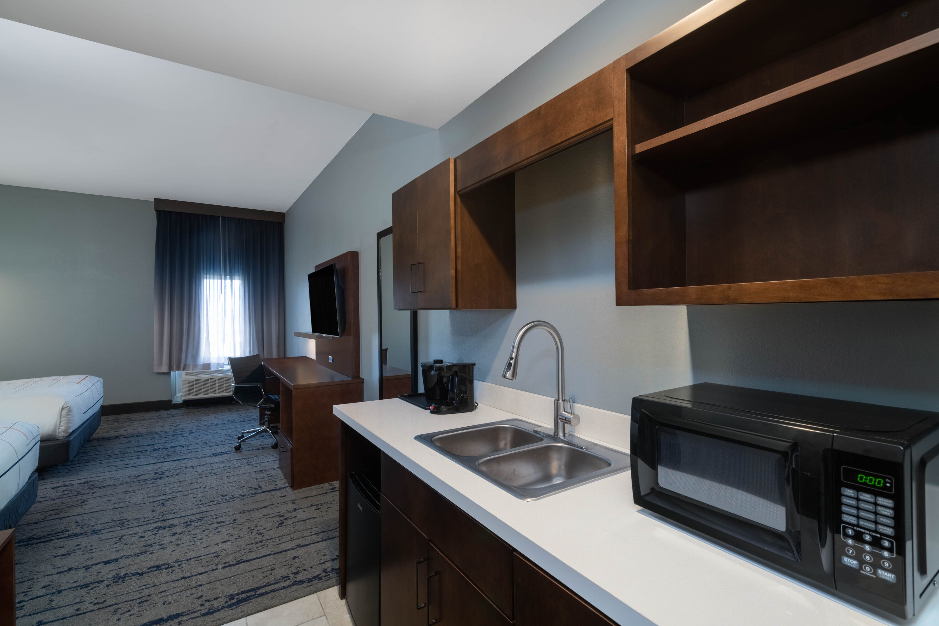 La Quinta Inn & Suites by Wyndham Louisville NE/Old Henry Rd suite in Louisville, Kentucky