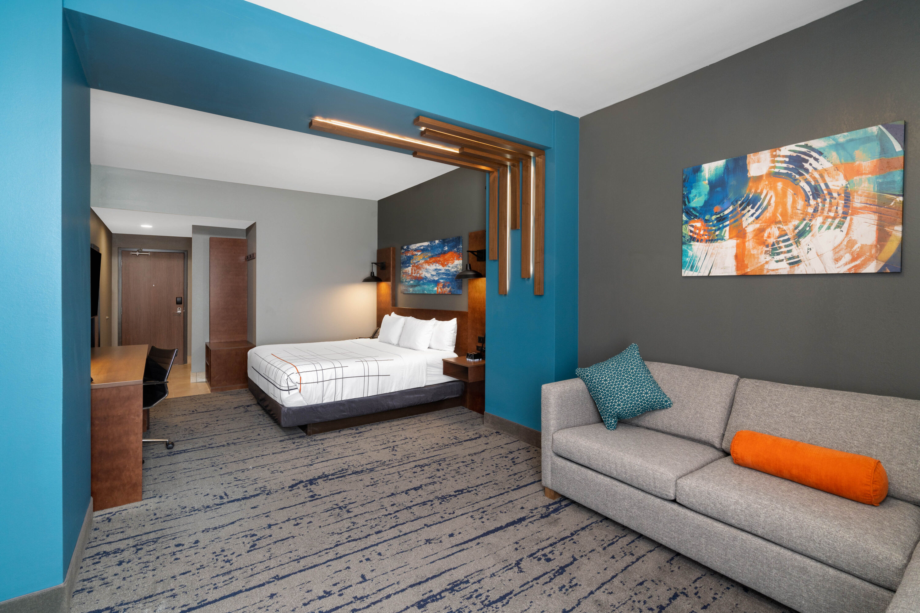 La Quinta Inn & Suites by Wyndham Louisville NE/Old Henry Rd suite in Louisville, Kentucky