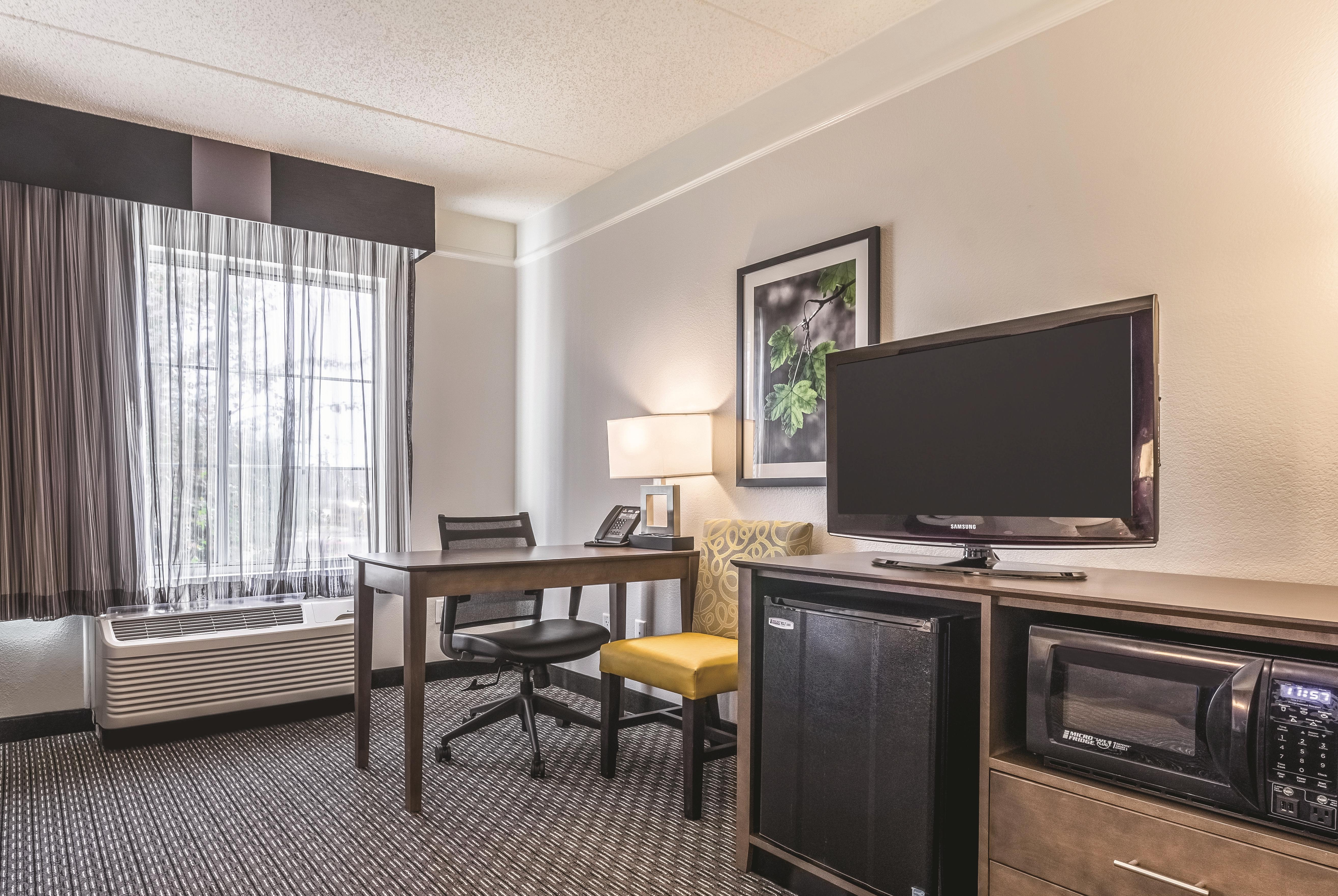 Guest room at the La Quinta Inn & Suites by Wyndham Alexandria Airport in Alexandria, Louisiana