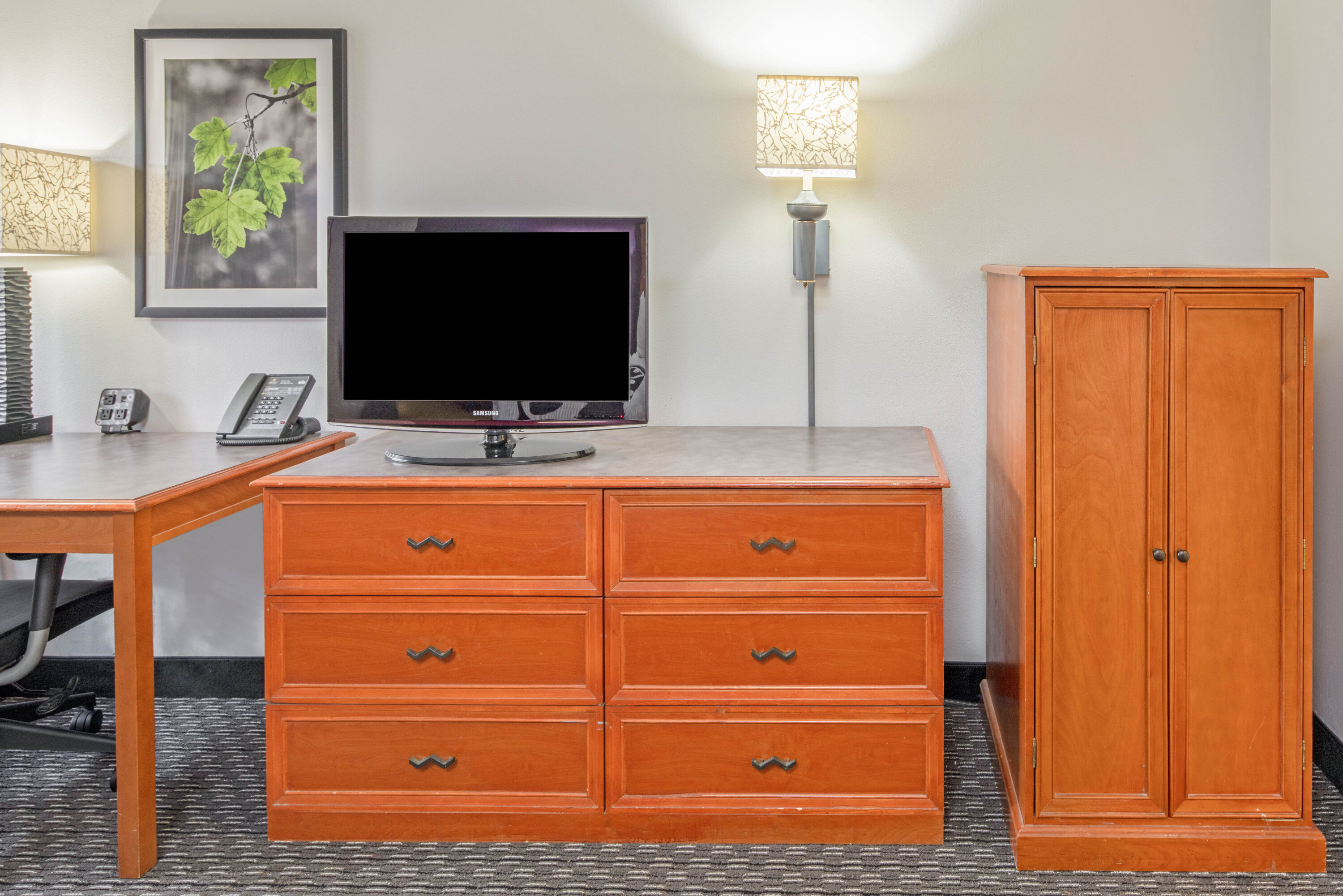 Guest room feature at the La Quinta Inn & Suites by Wyndham Baton Rouge Siegen Lane in Baton Rouge, Louisiana