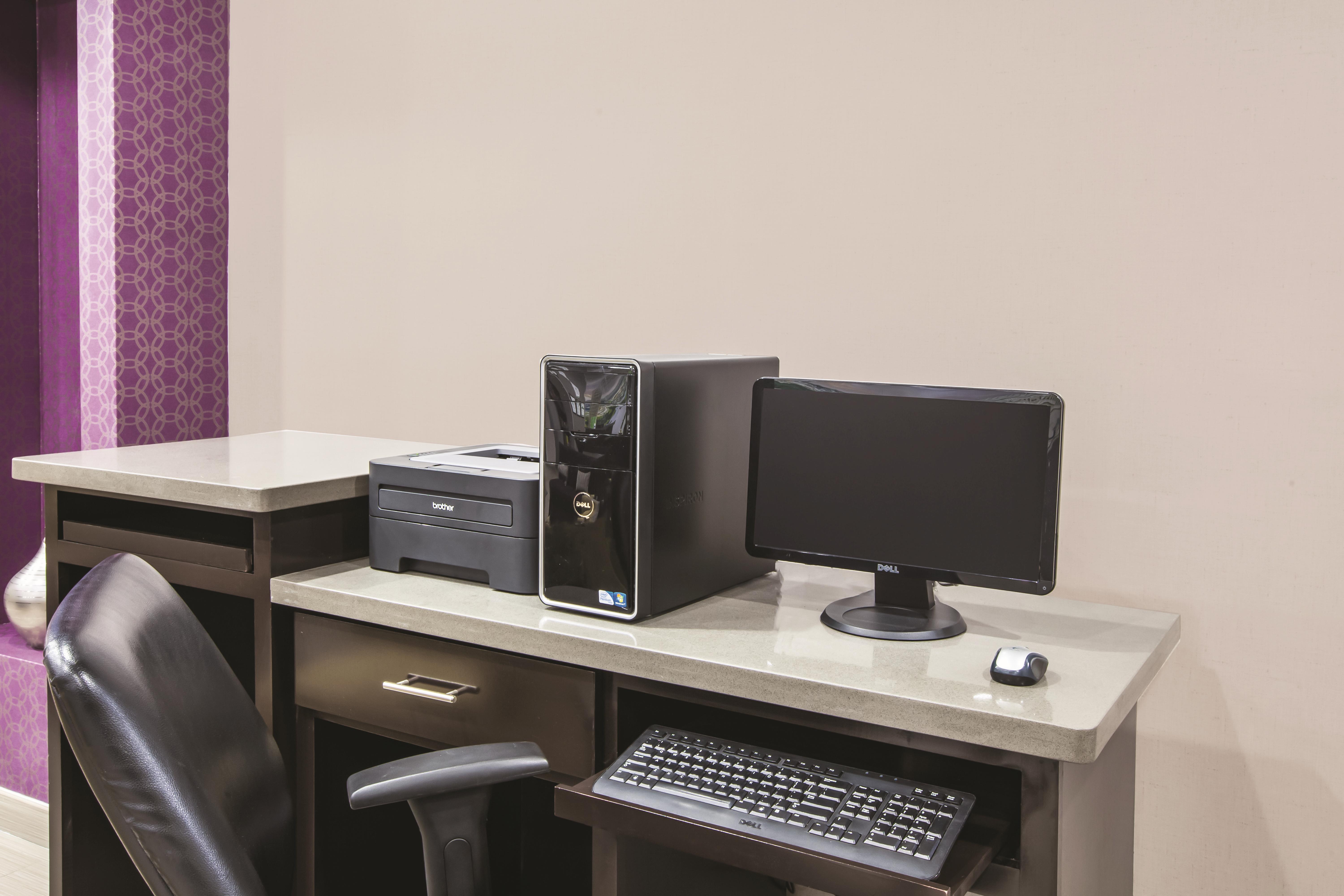 La Quinta Inn & Suites by Wyndham Baton Rouge Denham Springs business center in Baton Rouge, Louisiana