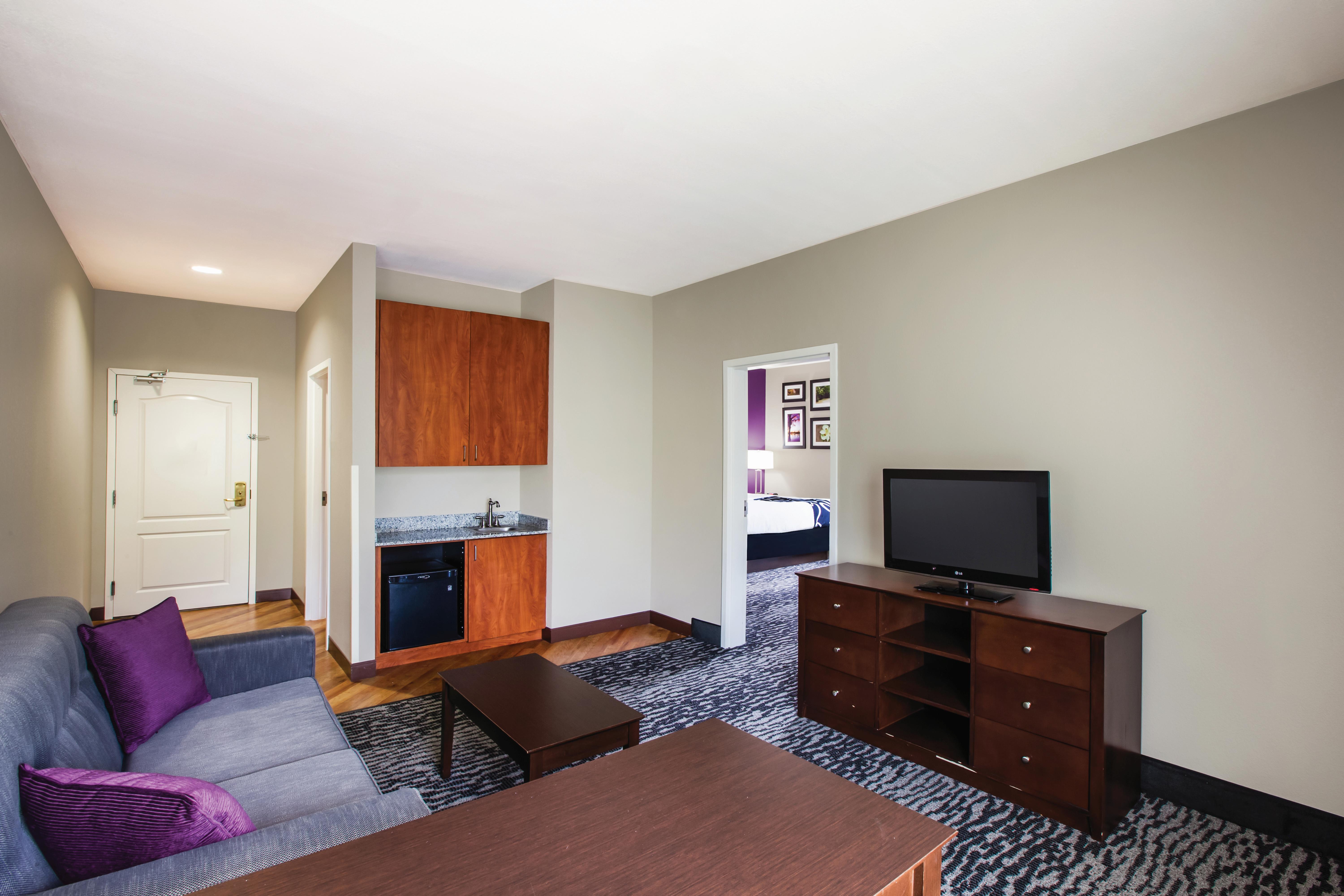 La Quinta Inn & Suites by Wyndham Baton Rouge Denham Springs suite in Baton Rouge, Louisiana