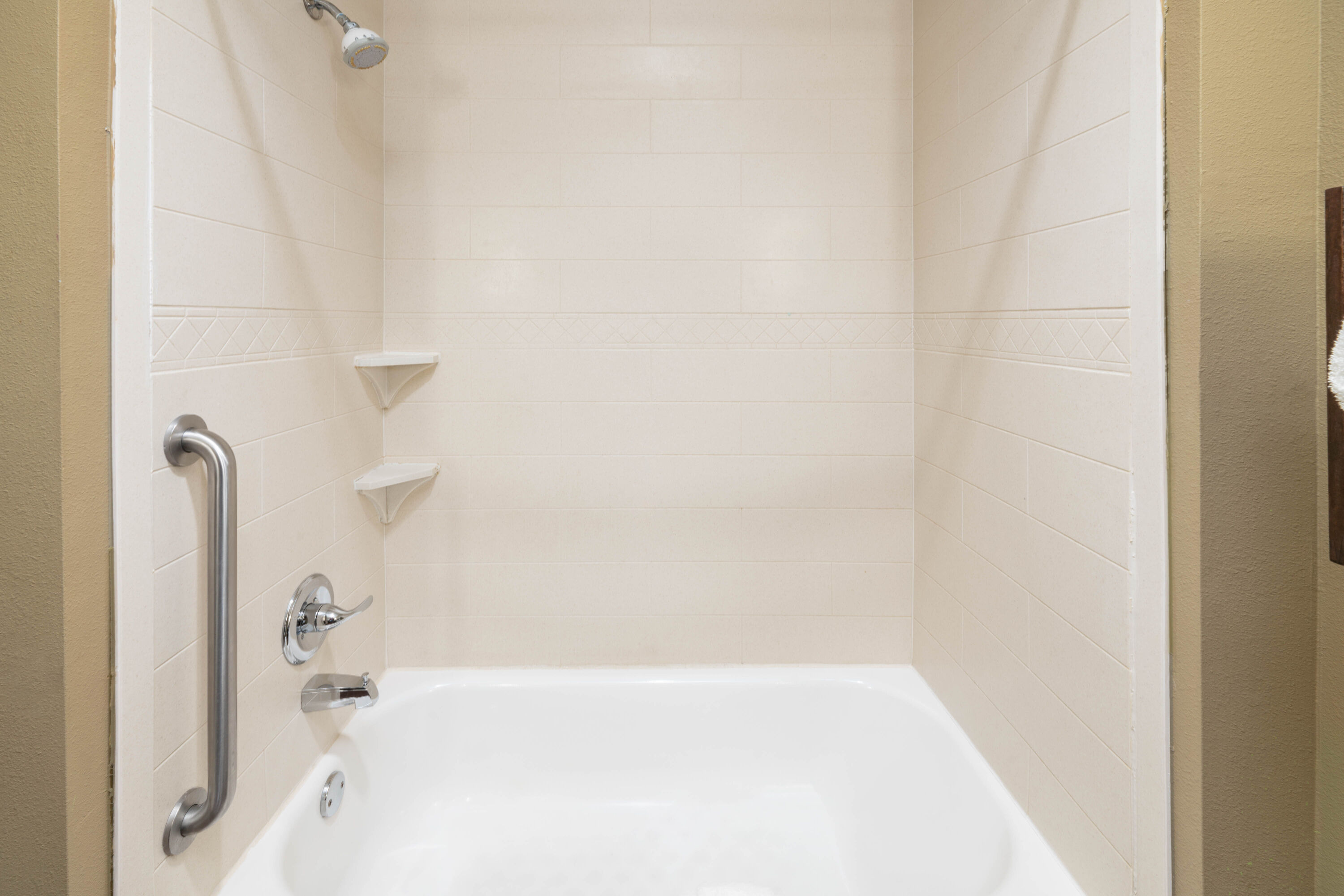 Guest room bath at the La Quinta Inn & Suites by Wyndham Boutte in Boutte, Louisiana