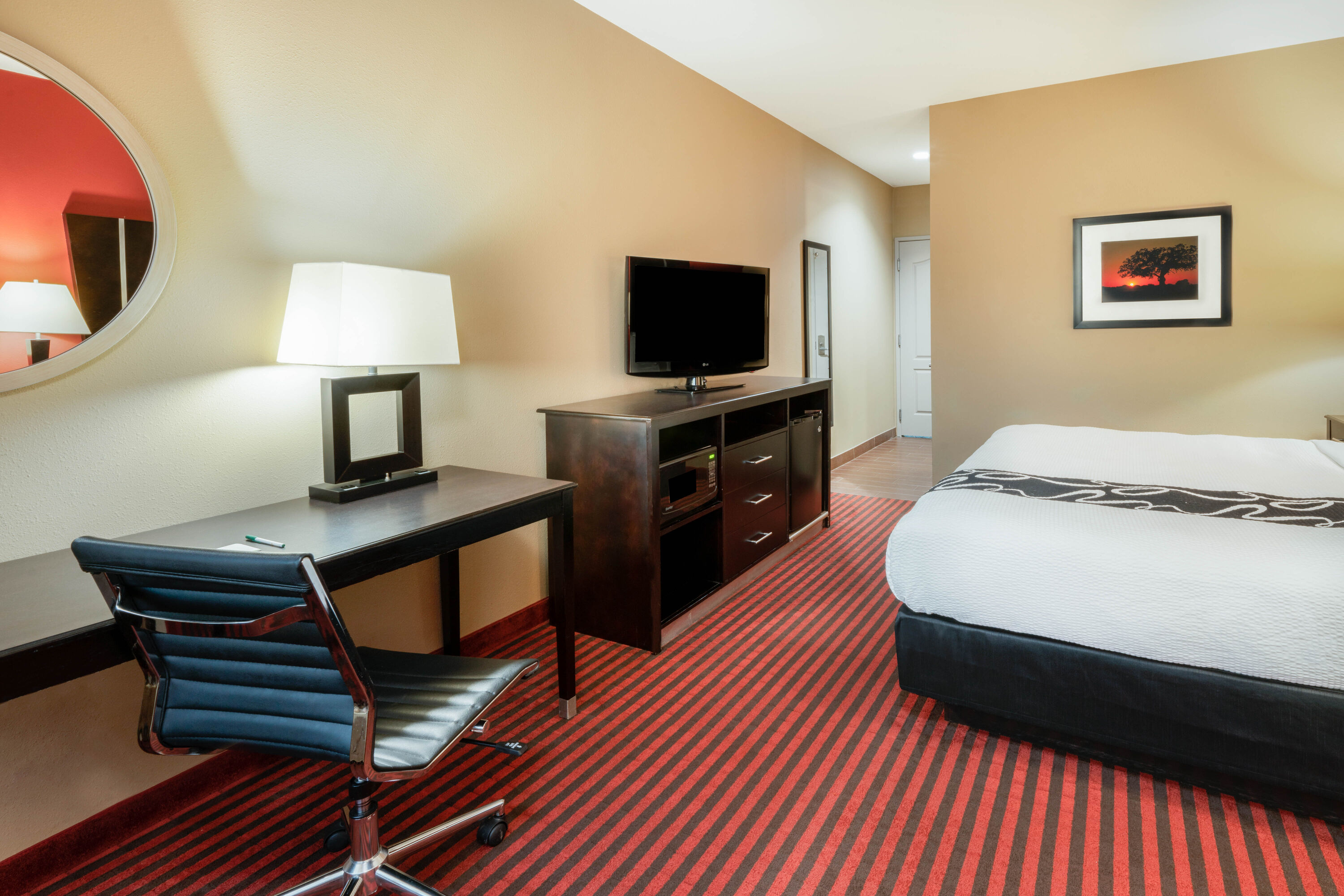 Guest room at the La Quinta Inn & Suites by Wyndham Boutte in Boutte, Louisiana