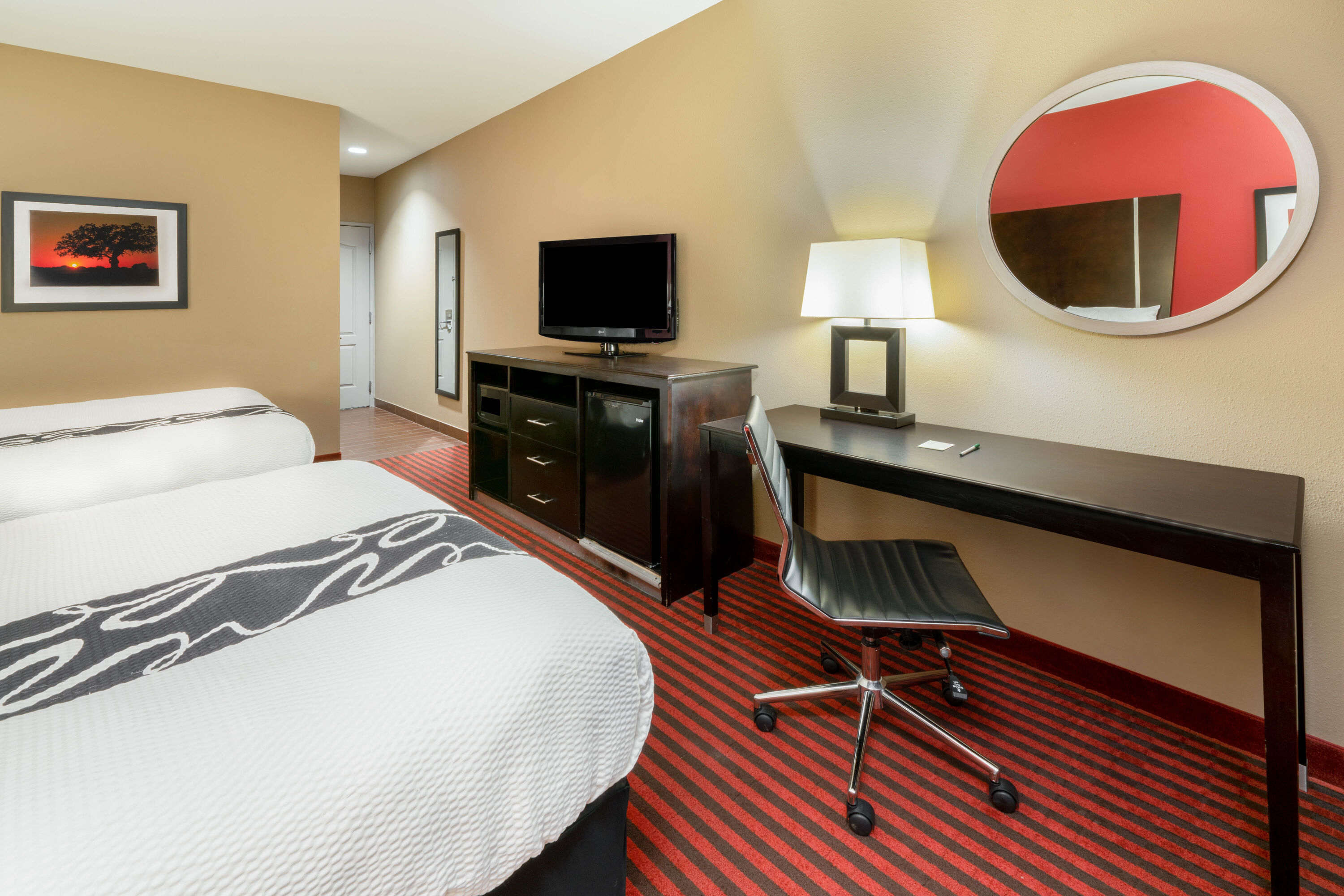 Guest room at the La Quinta Inn & Suites by Wyndham Boutte in Boutte, Louisiana