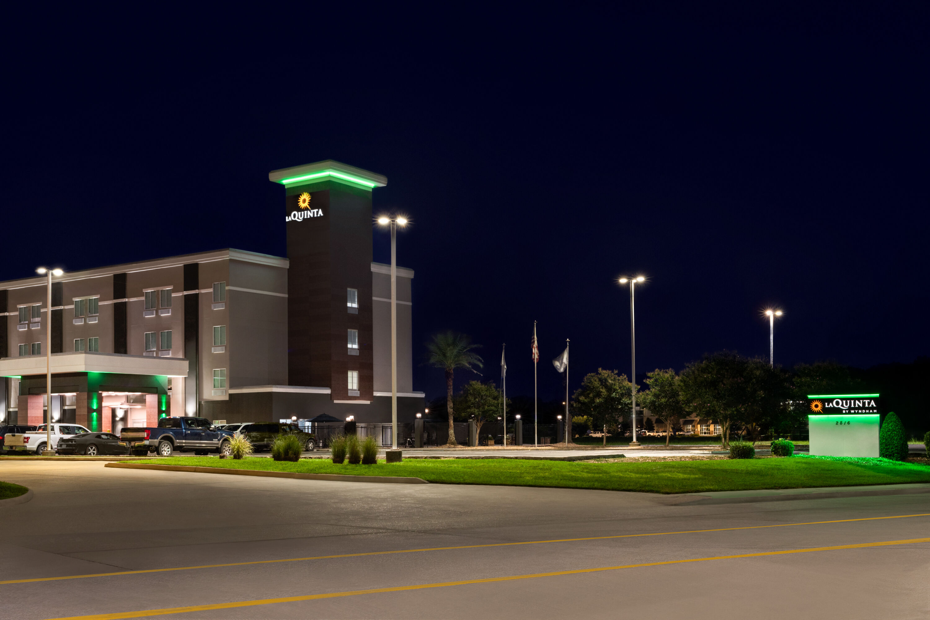 Exterior of La Quinta Inn & Suites by Wyndham Gonzales LA hotel in Gonzales, Louisiana