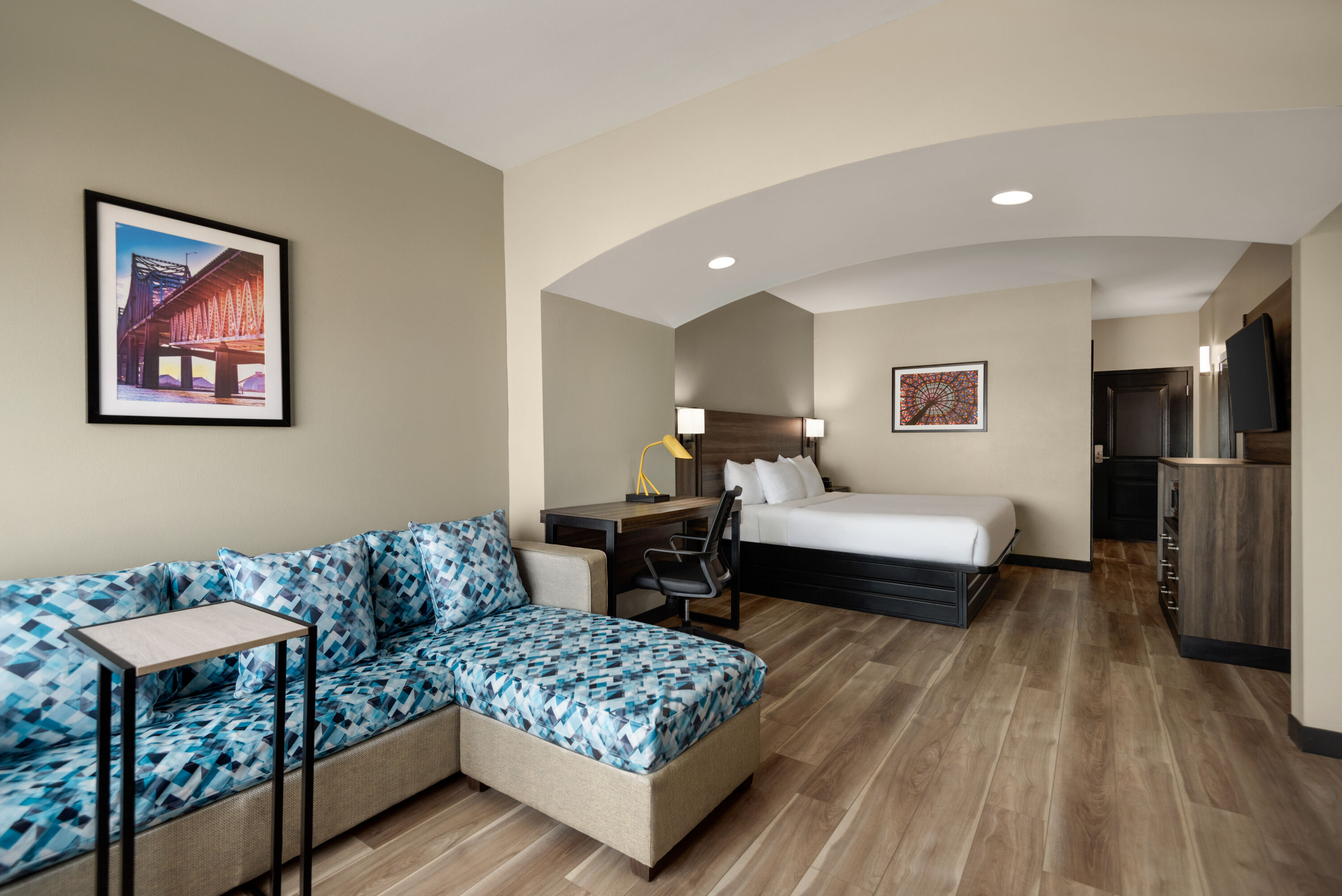 Guest room at the La Quinta Inn & Suites by Wyndham Gonzales LA in Gonzales, Louisiana