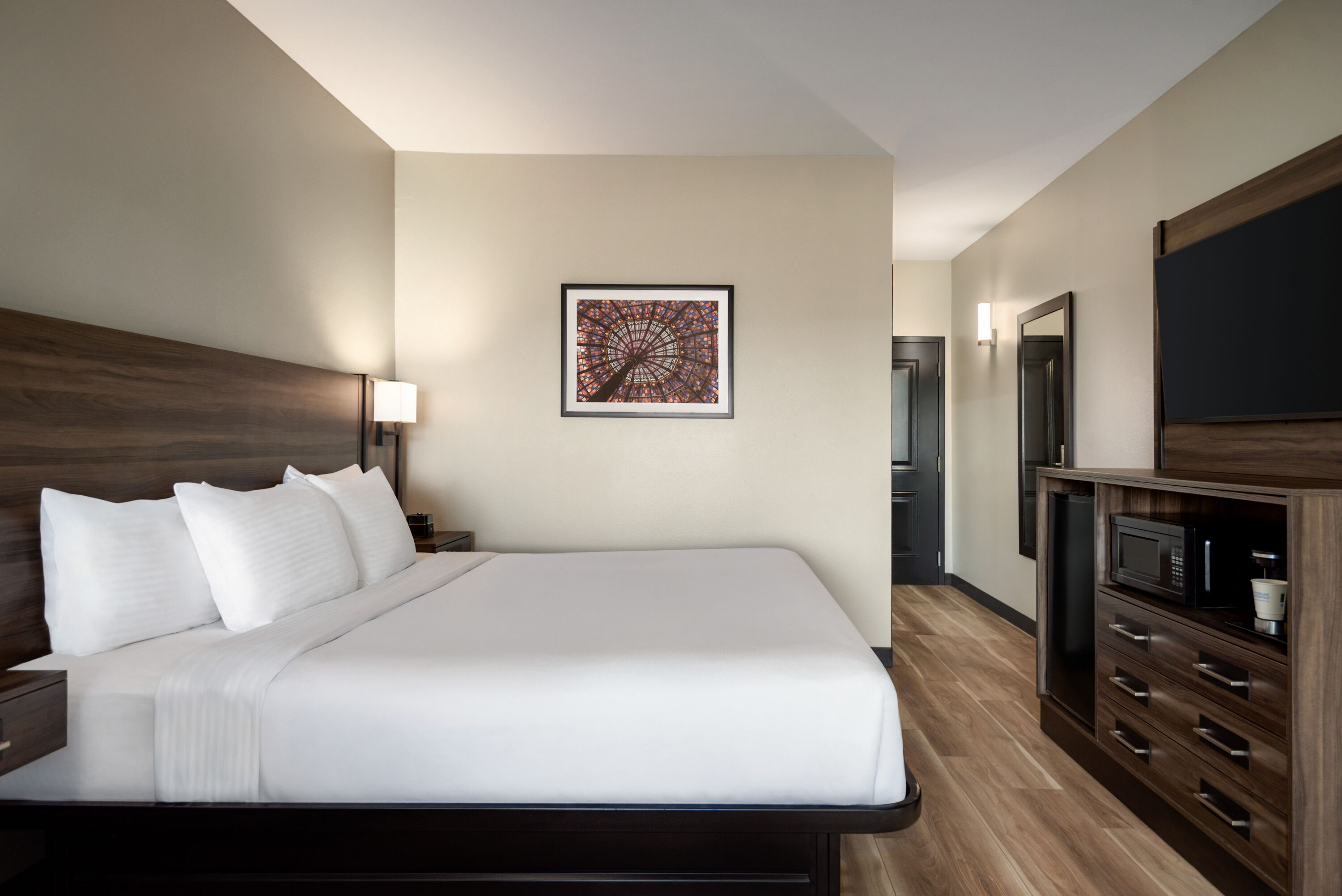 Guest room at the La Quinta Inn & Suites by Wyndham Gonzales LA in Gonzales, Louisiana